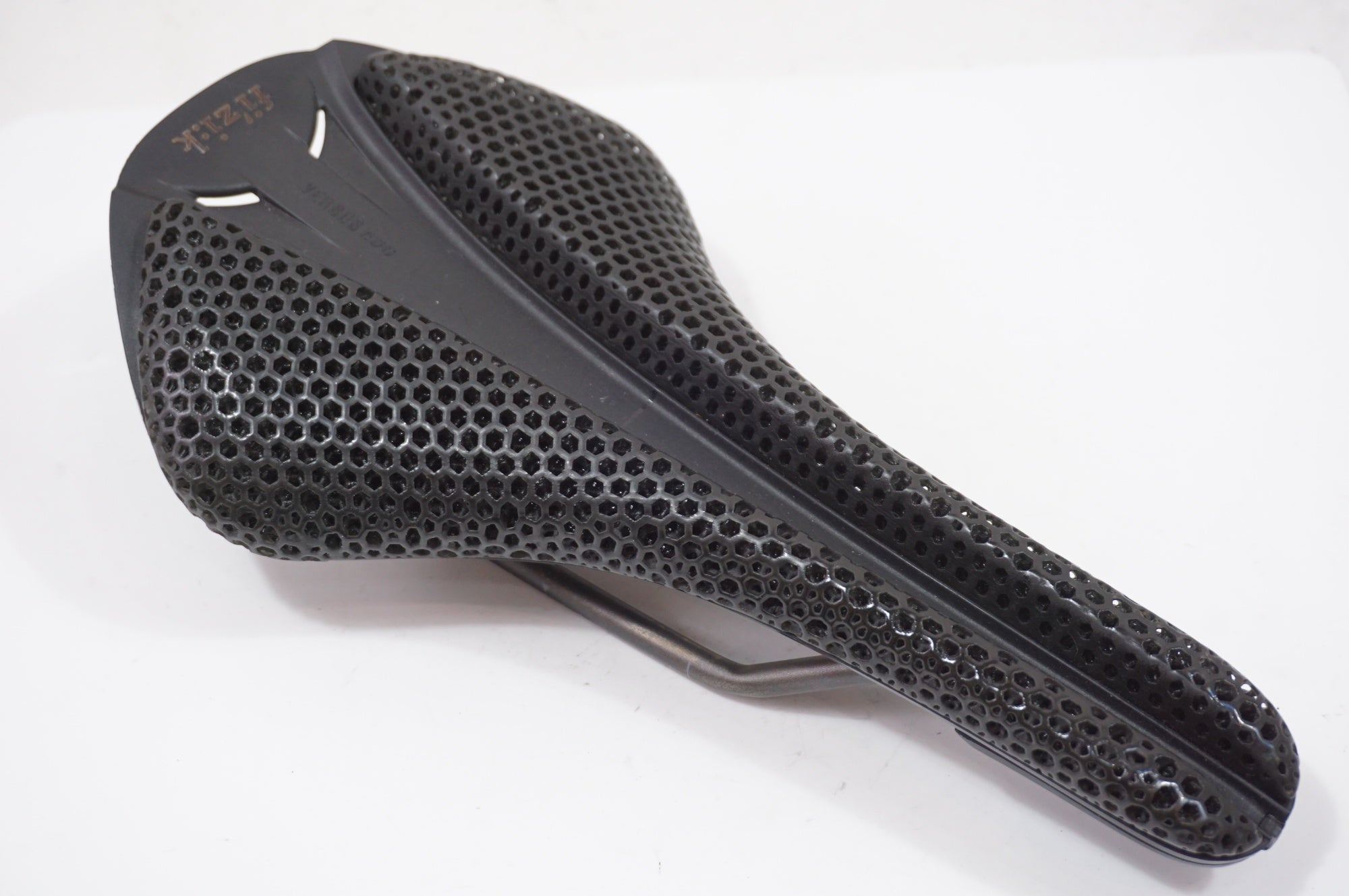 FIZIK 「フィジーク」 ANTARES VERSUS EVO R3 ADAPTIVE サドル