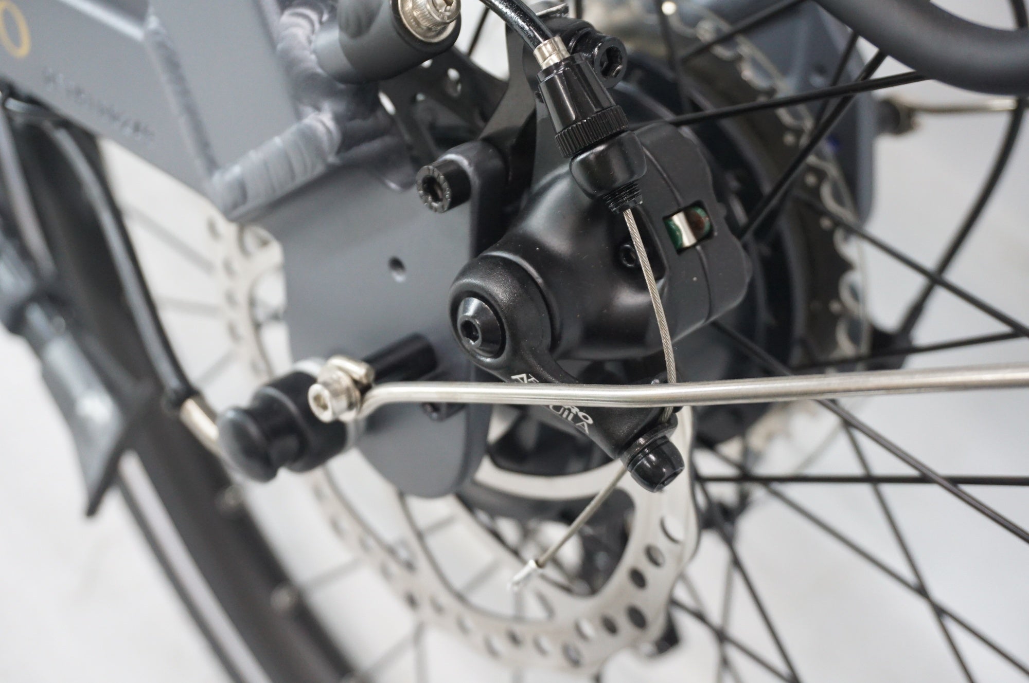 BESV 「ベスビー」 CF1 LINO 2025年モデル 26インチ 電動アシスト自転車 / 阪急塚口店