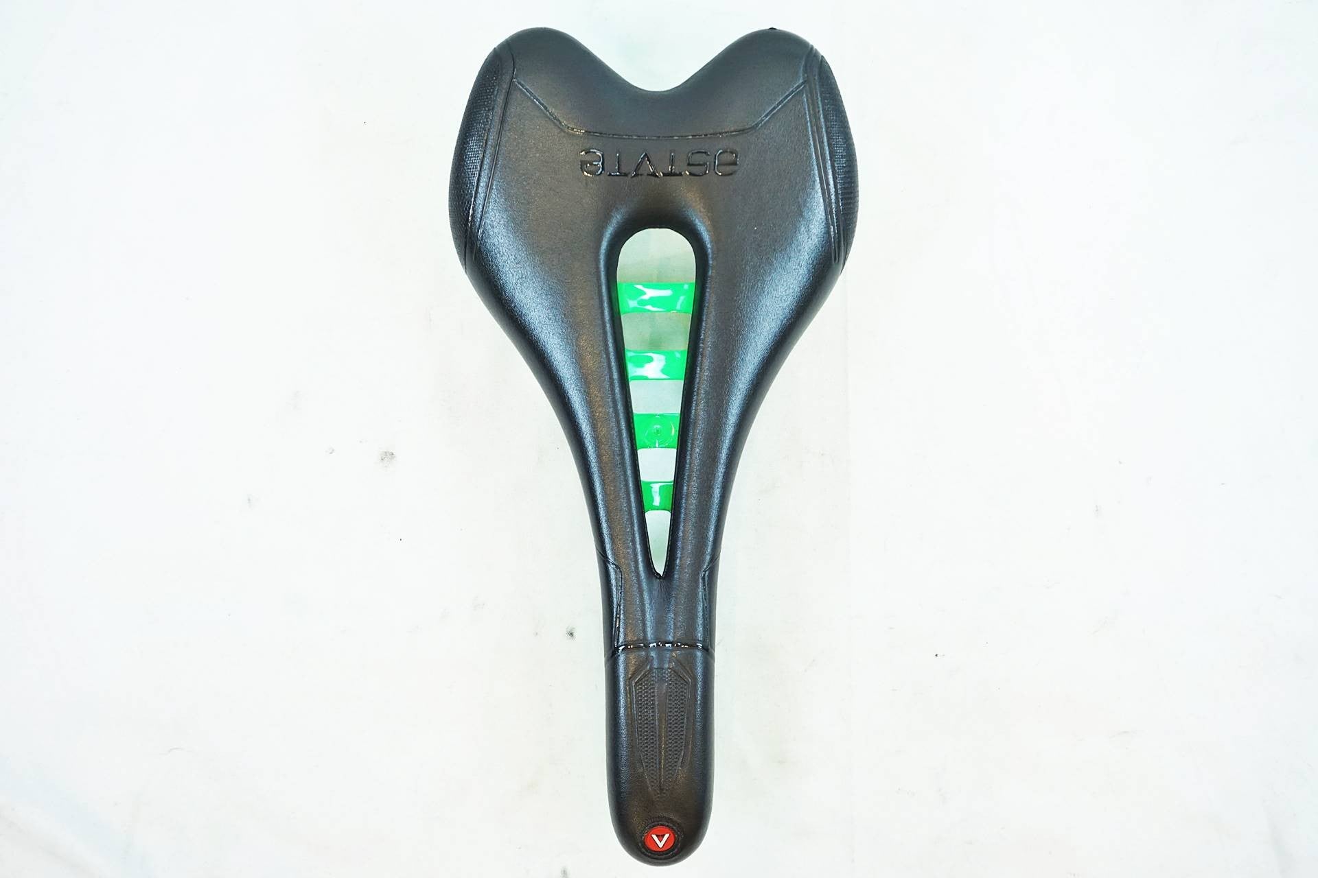 ASTUTE  「アスチュート」 SKYLITE VT カーボンレールサドル / 有明ガーデン店