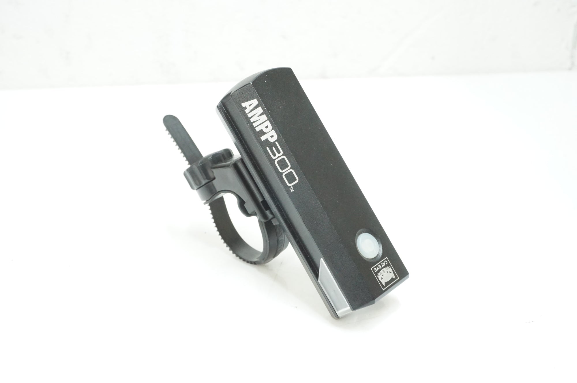 CATEYE 「キャットアイ」 AMPP300 フロントライト / 大宮店