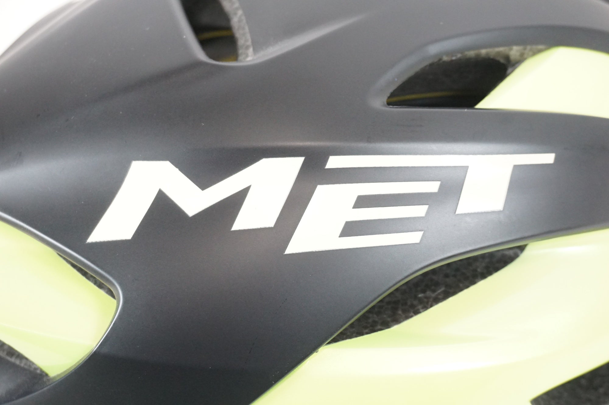 MET 「メット」 M132 RIVALE MIPS Lサイズ ヘルメット / 宇都宮店