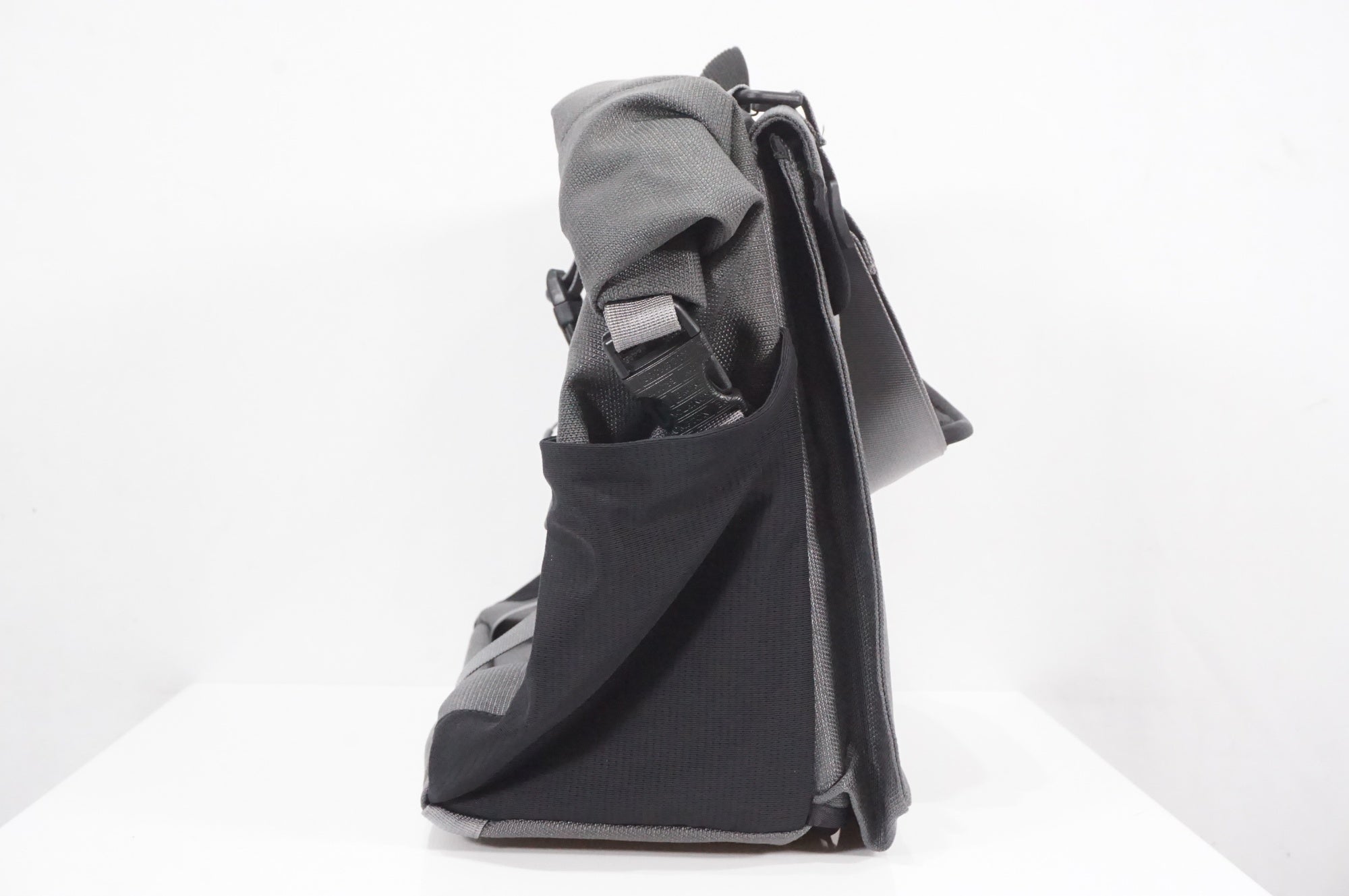 BROMPTON 「ブロンプトン」 BOROUGH ROLL TOP WITH FRAME フロントバッグ / AKIBA店