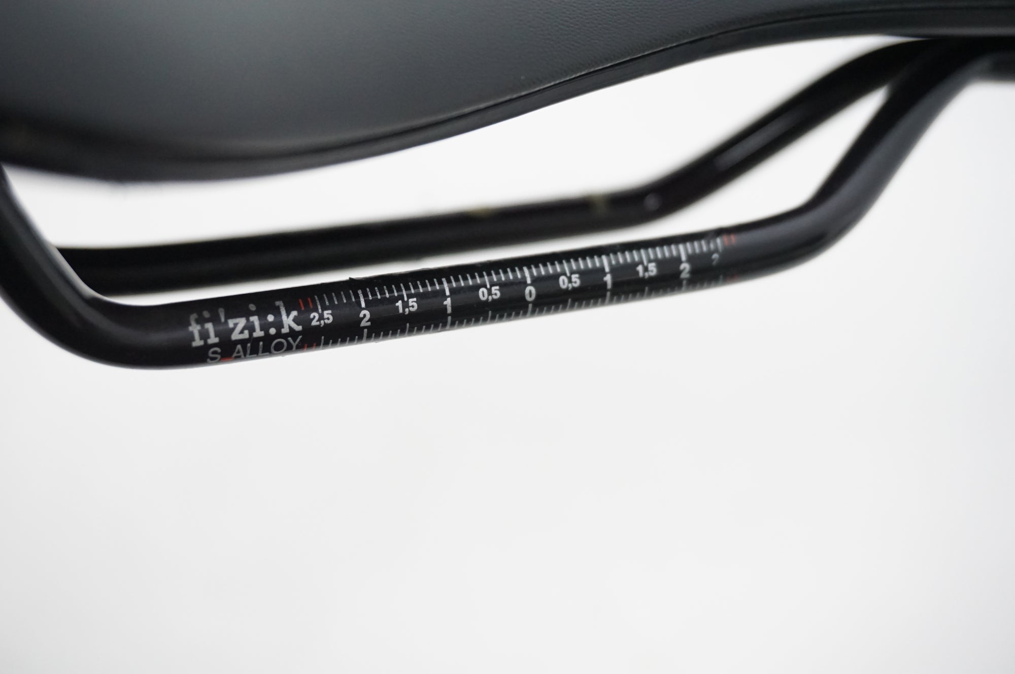 FIZIK 「フィジーク」 ANTARES R5 サドル / 川越店