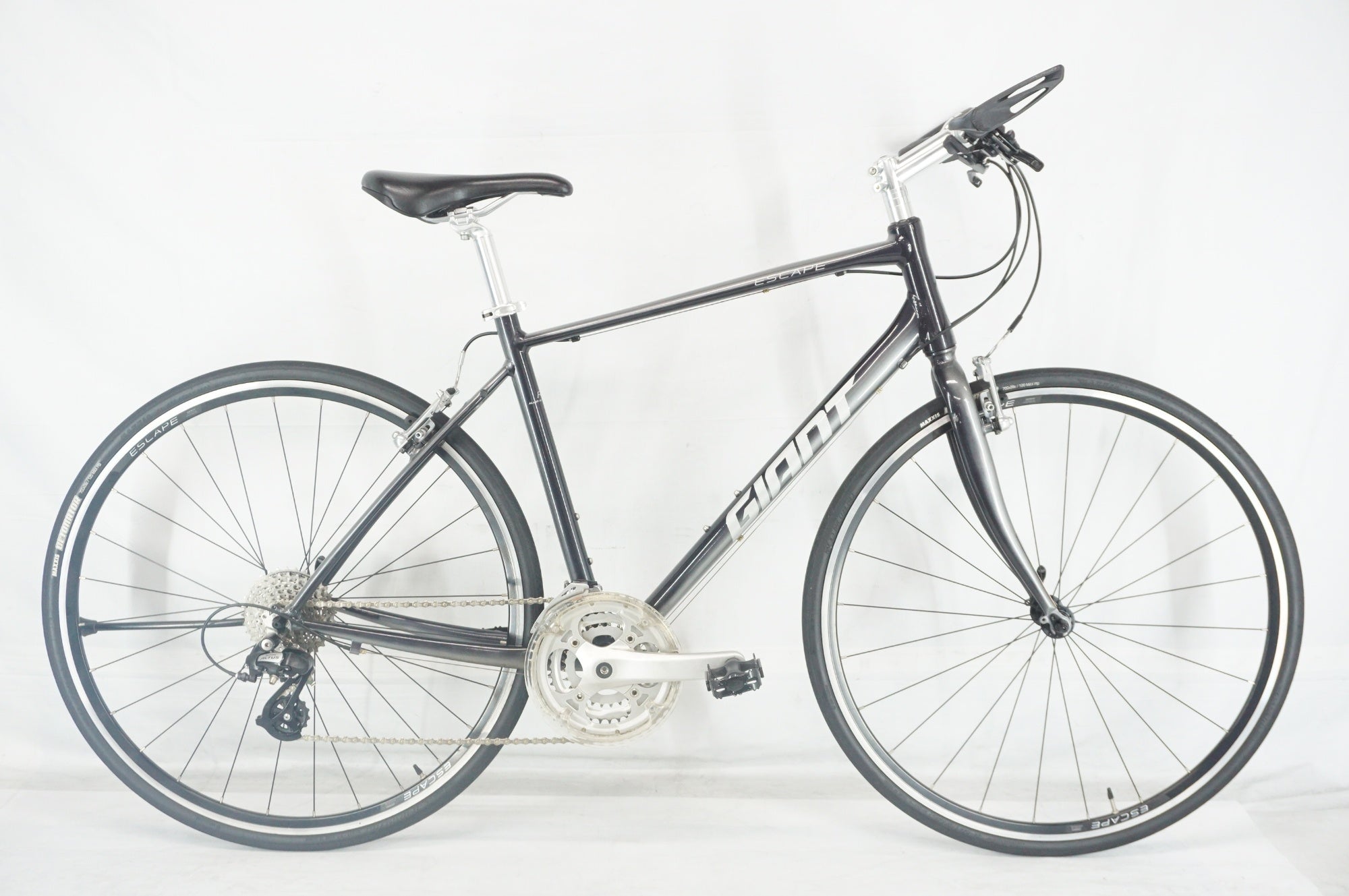 GIANT 「ジャイアント」 ESCAPE R3 2020年モデル クロスバイク / 阪急