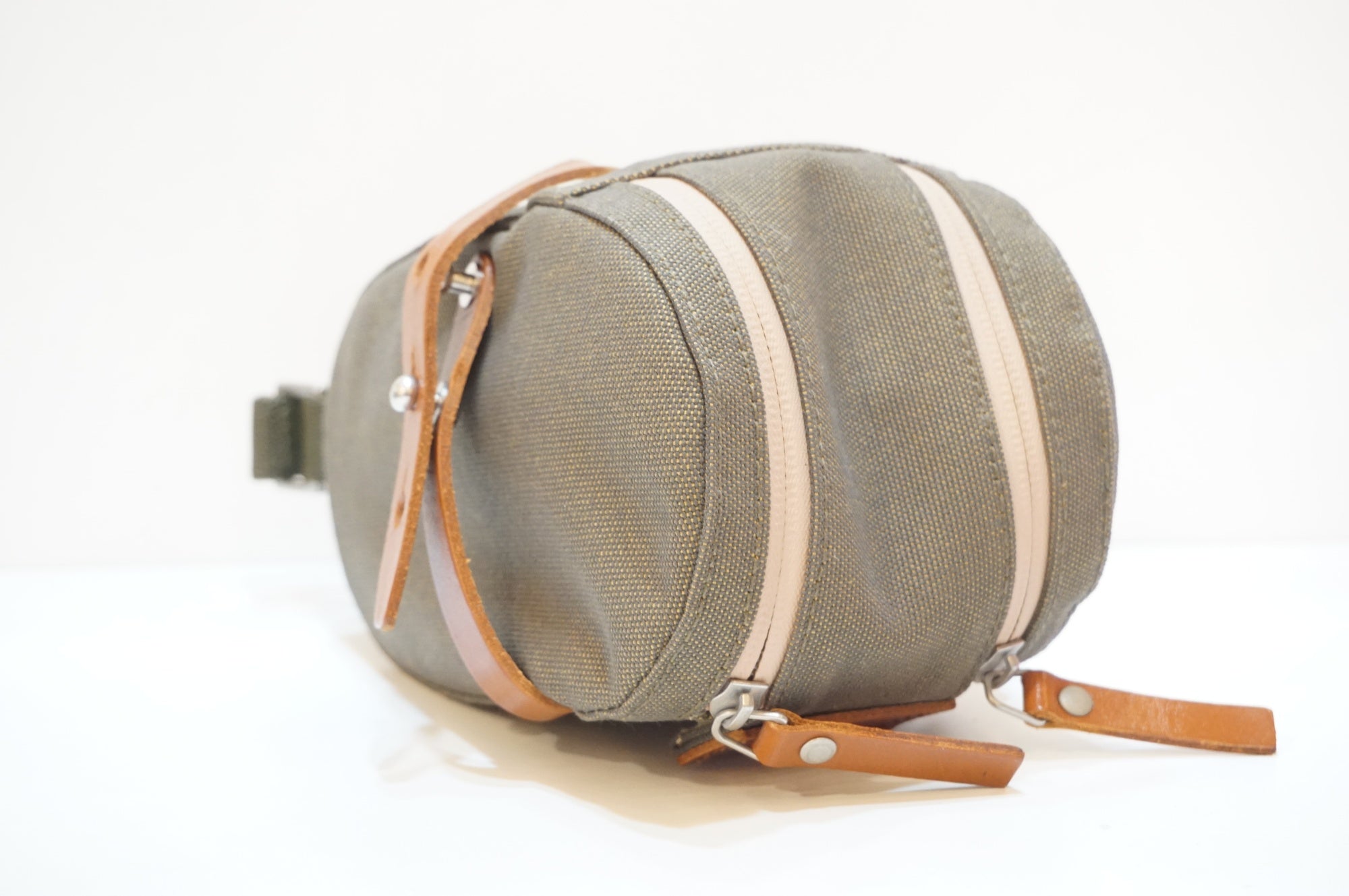 BROOKS 「ブルックス」 ISLE OF WIGHT SADDLE BAG Mサイズ 1.2L サドルバッグ / 浦和ベース