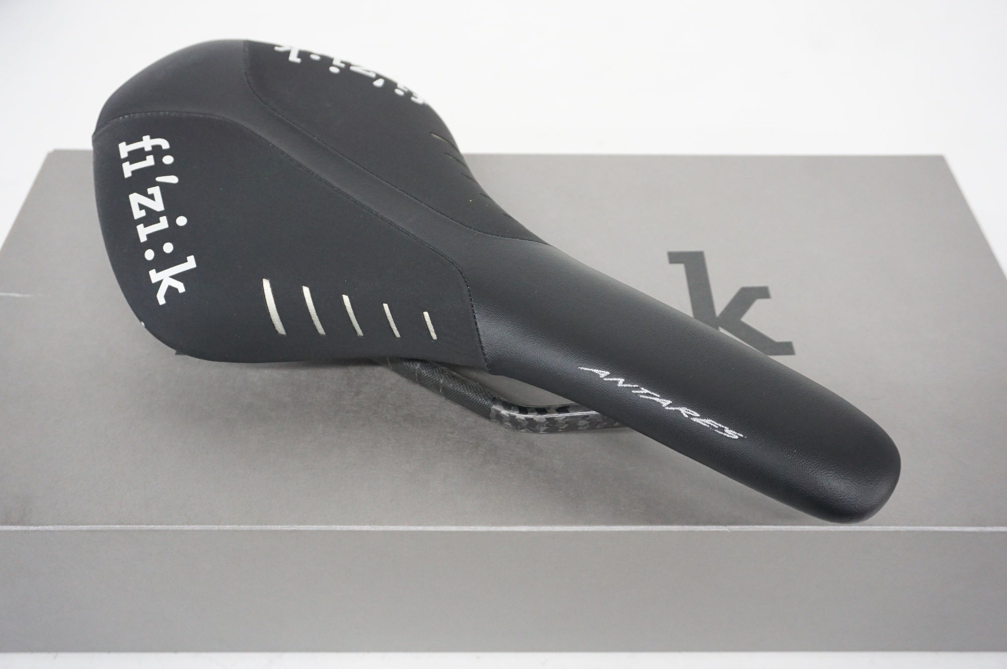 FIZIK 「フィジーク」 ANTARES R3 サドル / 阪急塚口店