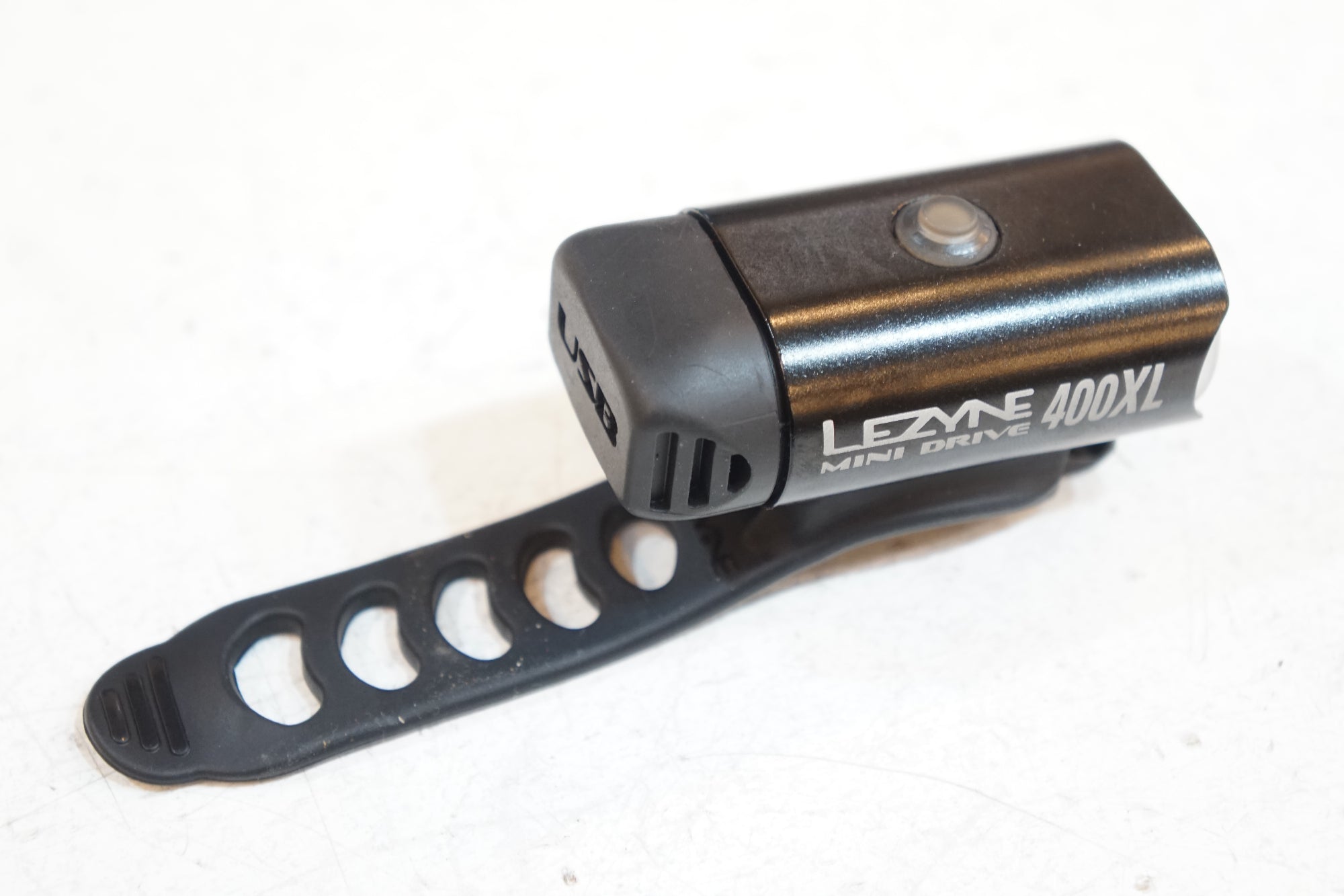 LEZYNE 「レザイン」 400XL フロントライト / バイチャリ浦和ベース