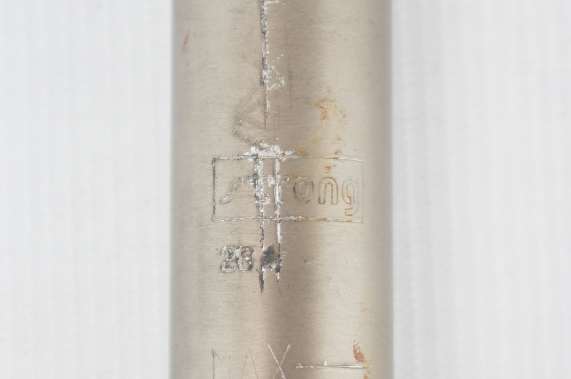 STRONG 「ストロング」 Φ26.4 300mm シートポスト / 阪急塚口店