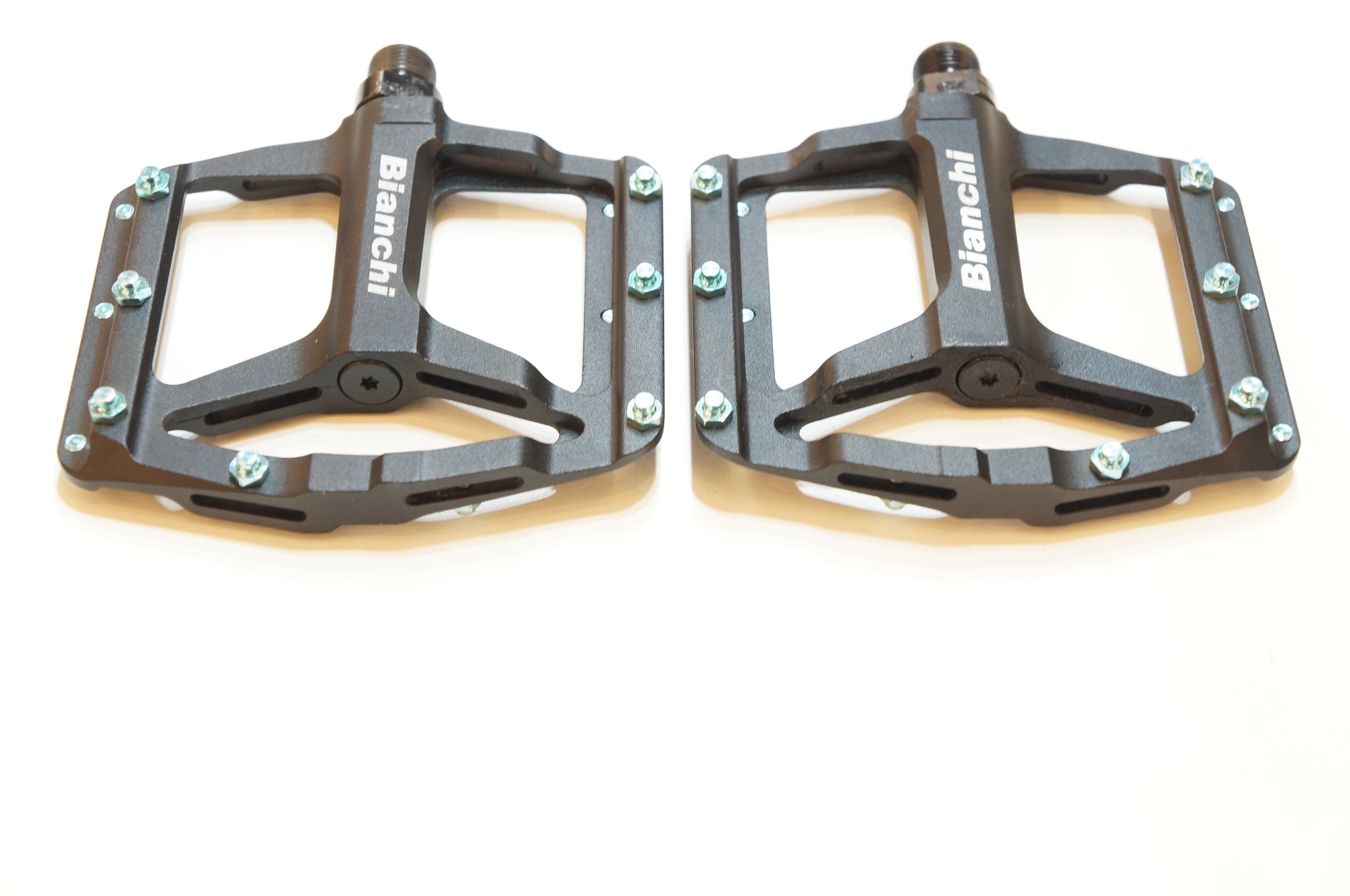 BIANCHI 「ビアンキ」 CNC LIGHTWEIGHT MTB PEDAL フラットペダル / バイチャリ浦和ベース
