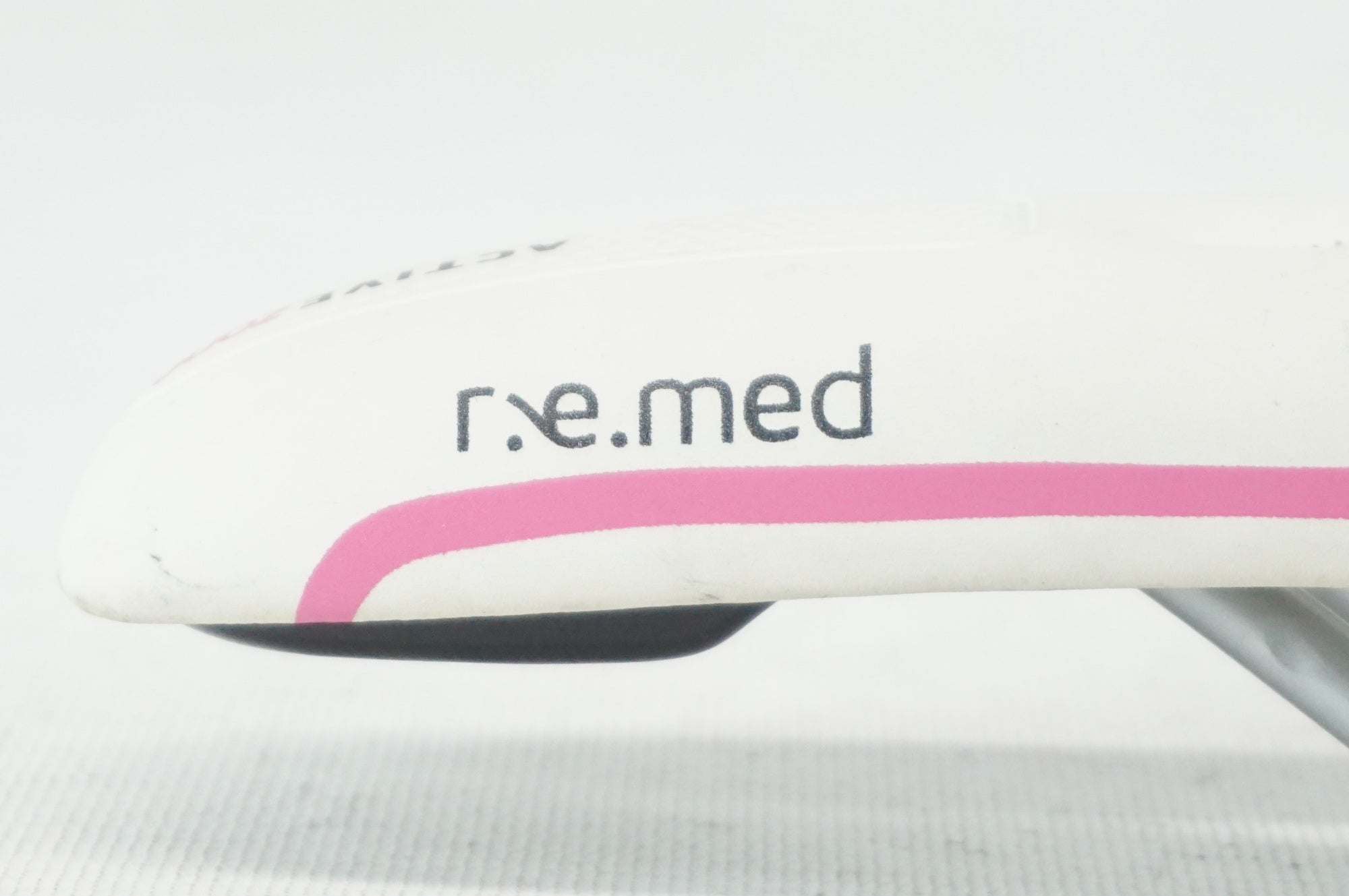 SELLE ROYAL 「セラロイヤル」 R.E.MED サドル / 阪急塚口店