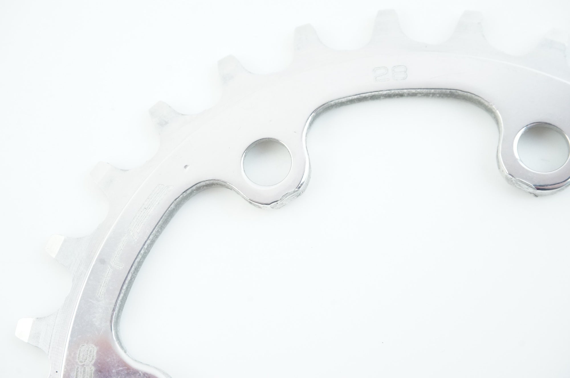 SPECIALITES TA 「スペシャリテ ティーエー」 PRO 5 VIS 28T インナーチェーンリング / 中目黒店