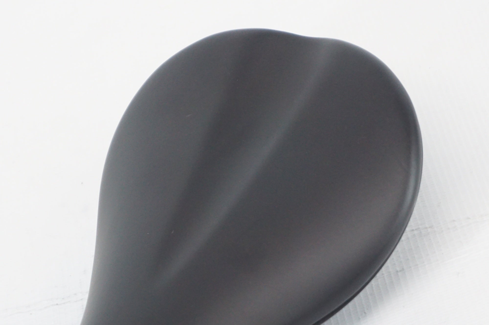 FABRIC 「ファブリック」 SCOOP サドル / 阪急塚口店