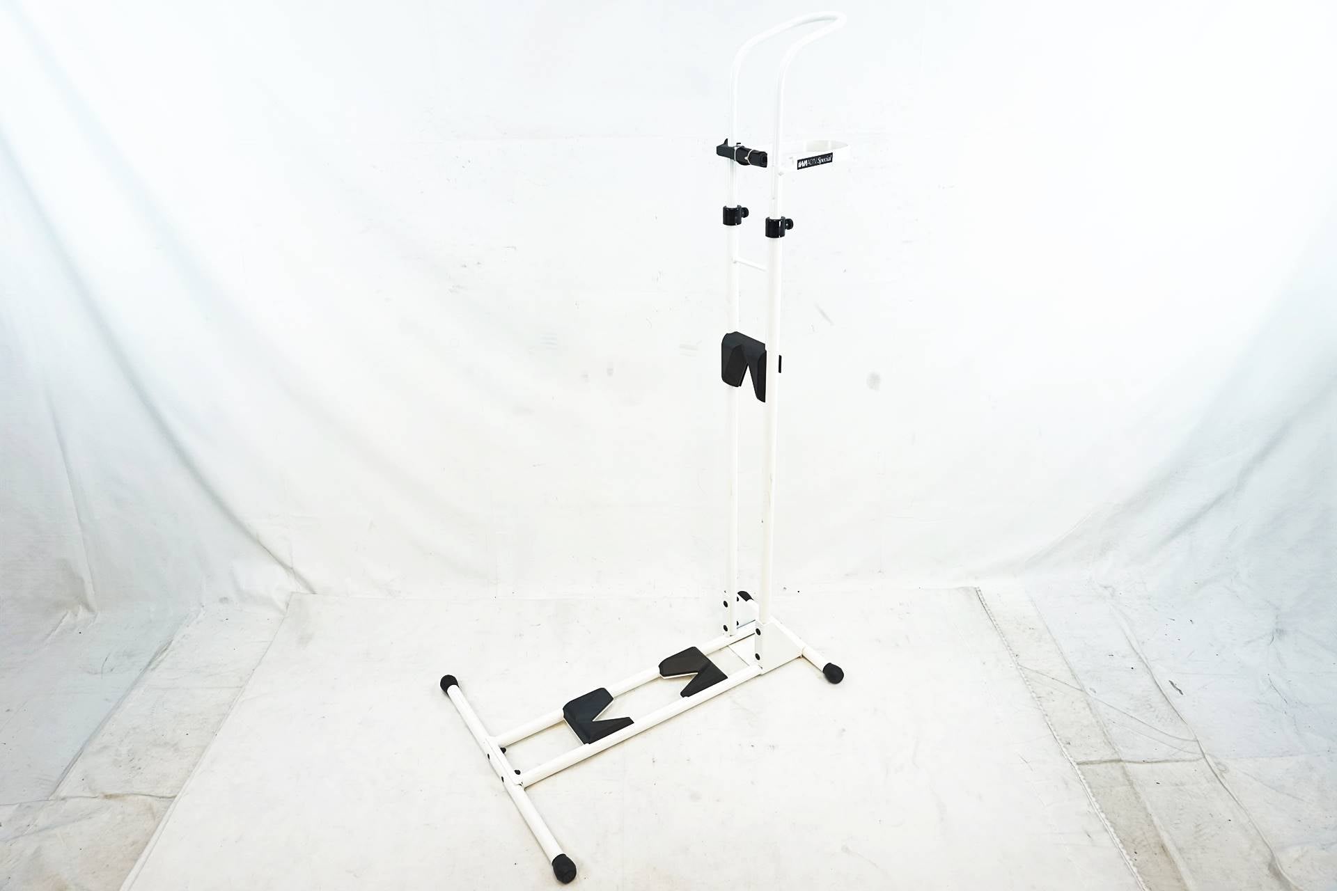 IWA 「イワ」 A01V SPECIAL ディスプレイスタンド / 有明ガーデン店