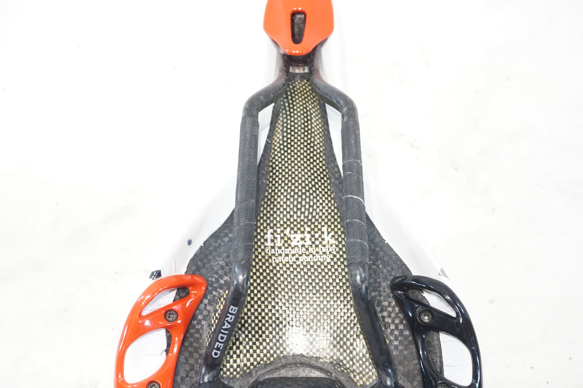 FIZIK 「フィジーク」 ALIANTE CARBON BRAIDED カーボンレール サドル / 横浜戸塚店