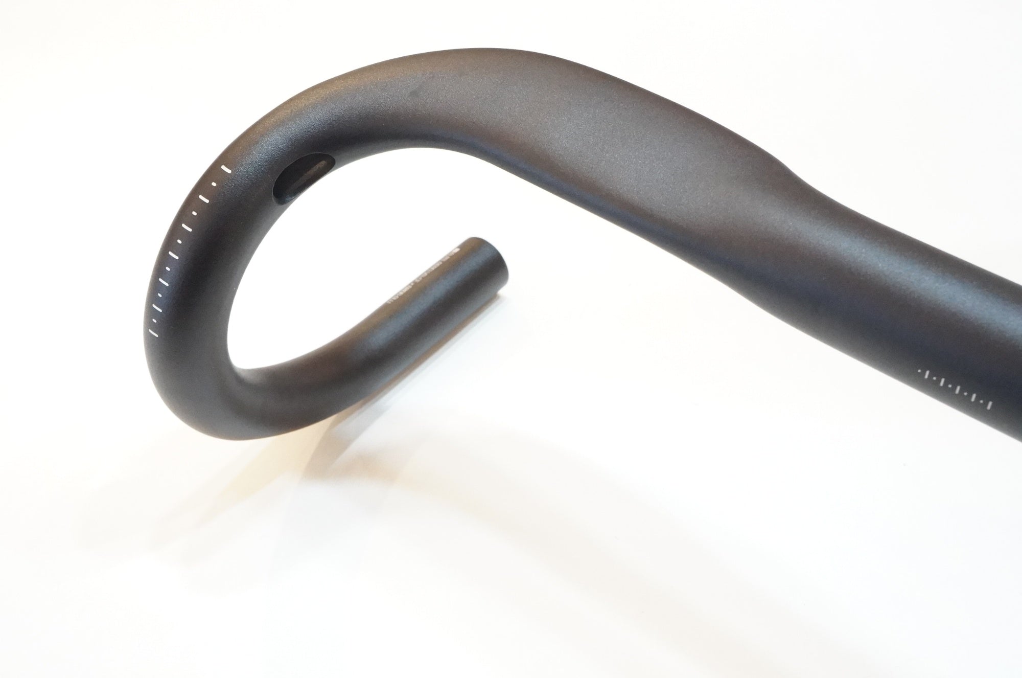 BONTRAGER 「ボントレガー」 ELITE AERO VR-CF φ31.8 440mm ハンドル / バイチャリ浦和ベース