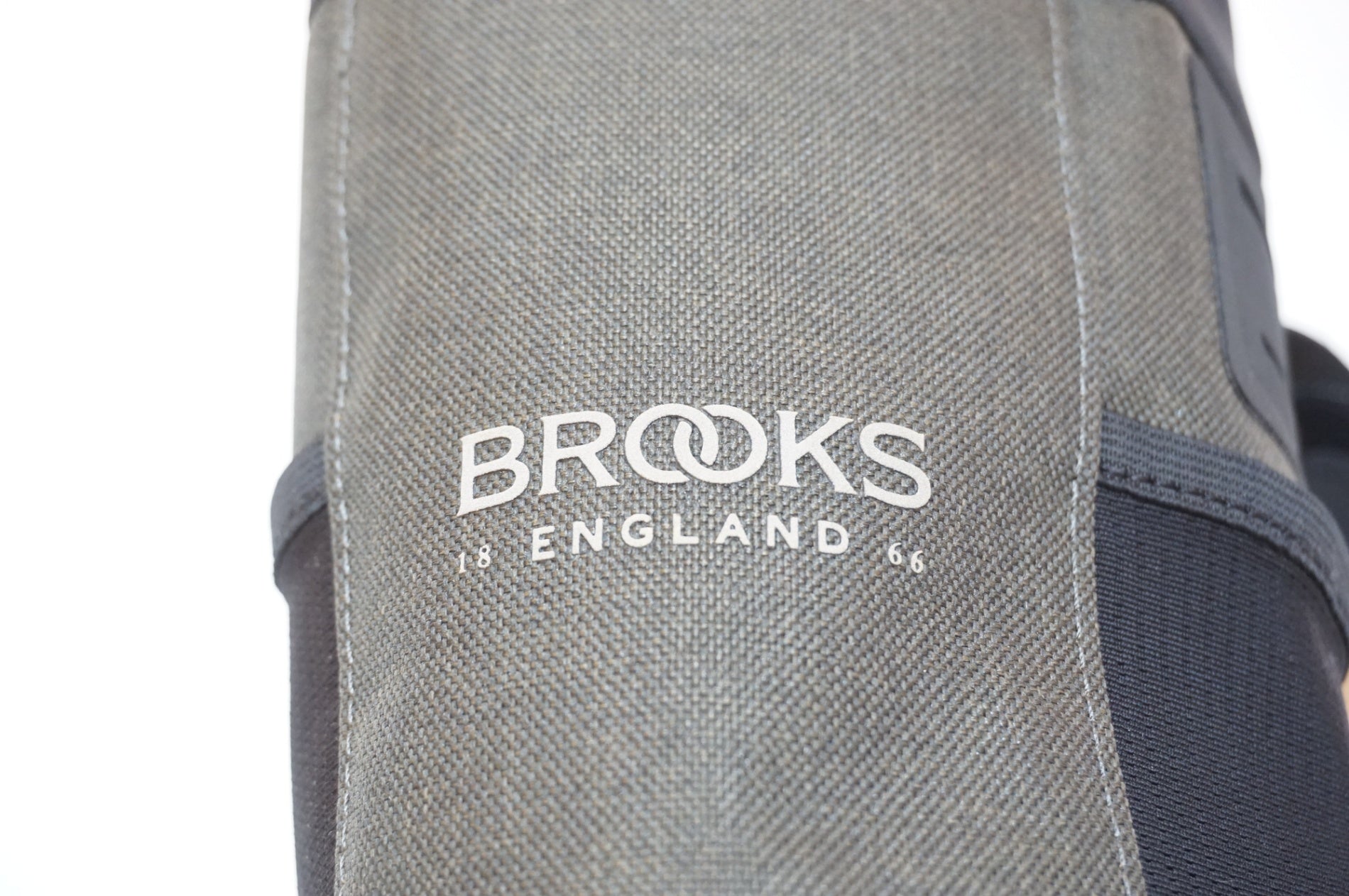 BROOKS 「ブルックス」 SCAPE FEED POUCH 1L フロントバッグ / 浦和ベース