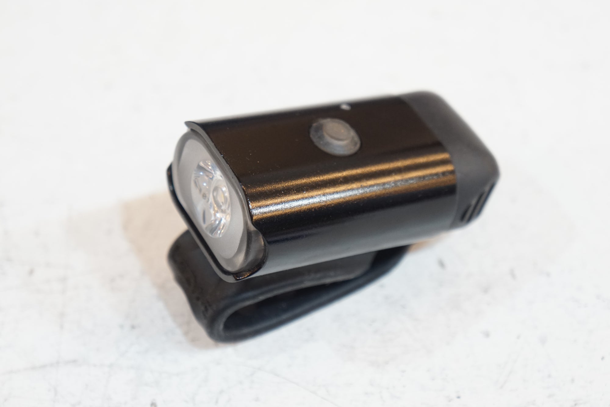 LEZYNE 「レザイン」 400XL フロントライト / バイチャリ浦和ベース