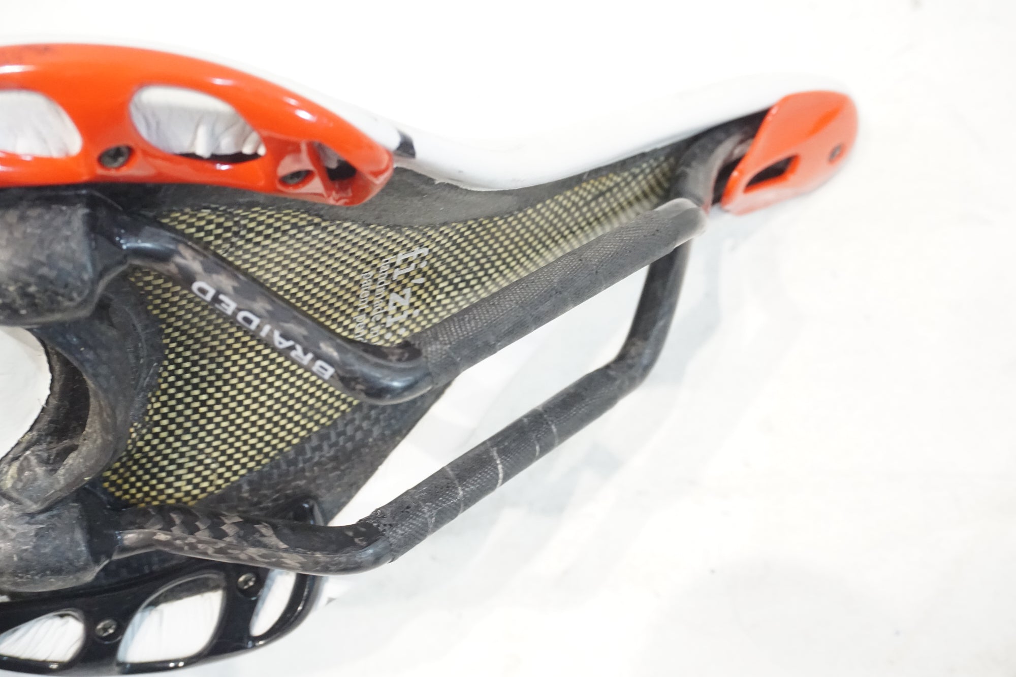 FIZIK 「フィジーク」 ALIANTE CARBON BRAIDED カーボンレール サドル / 横浜戸塚店