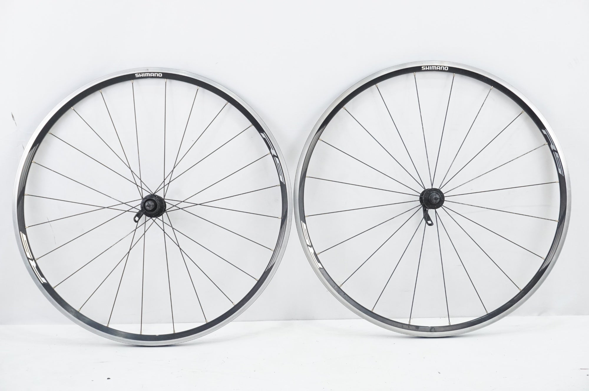 SHIMANO WH-RS010 11速 ホイールセット 驚きの値段 シマノ11速 WH-RS010 「シマノ」 SHIMANO ホイール