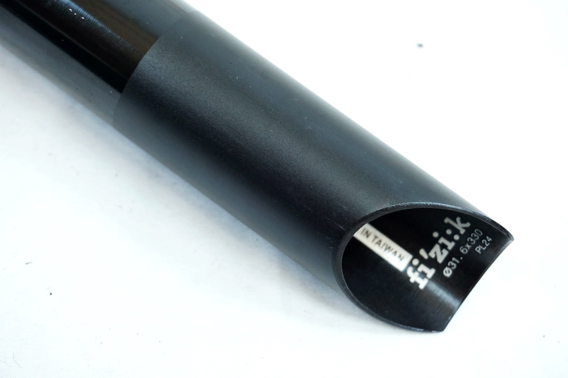 FIZIK 「フィジーク」 CYRANO R3 Φ31.6 330mm シートポスト / 有明ガーデン店