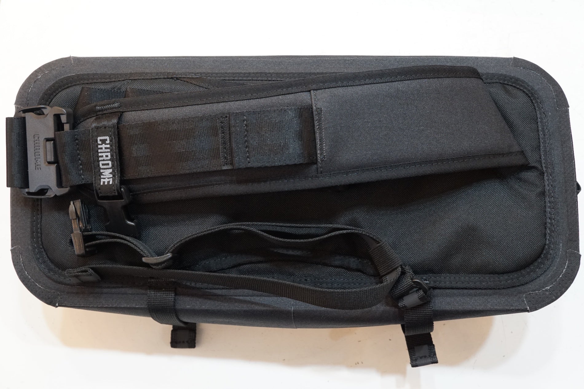 CHROME 「クローム」 ミニ カデッド ウォータープルーフ ボディバッグ / バイチャリ浦和ベース