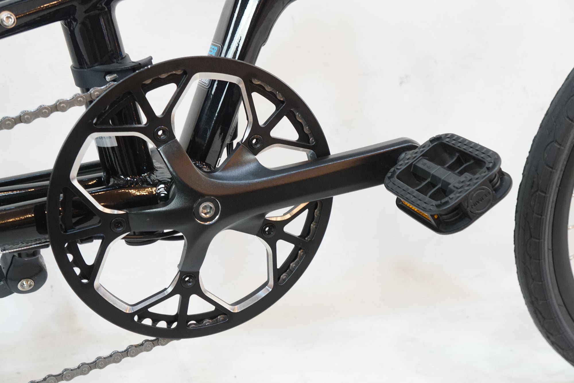 ESR 「イーエスアール」 PURSUER DISC 2025年モデル 20インチ 折りたたみ自転車 / バイチャリ浦和ベース