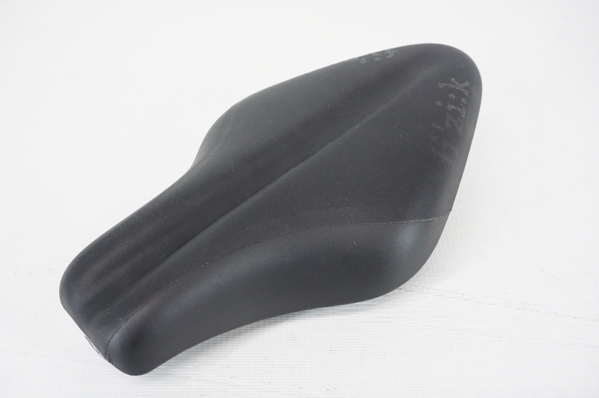 FIZIK 「フィジーク」 MISTICA サドル / 阪急塚口店