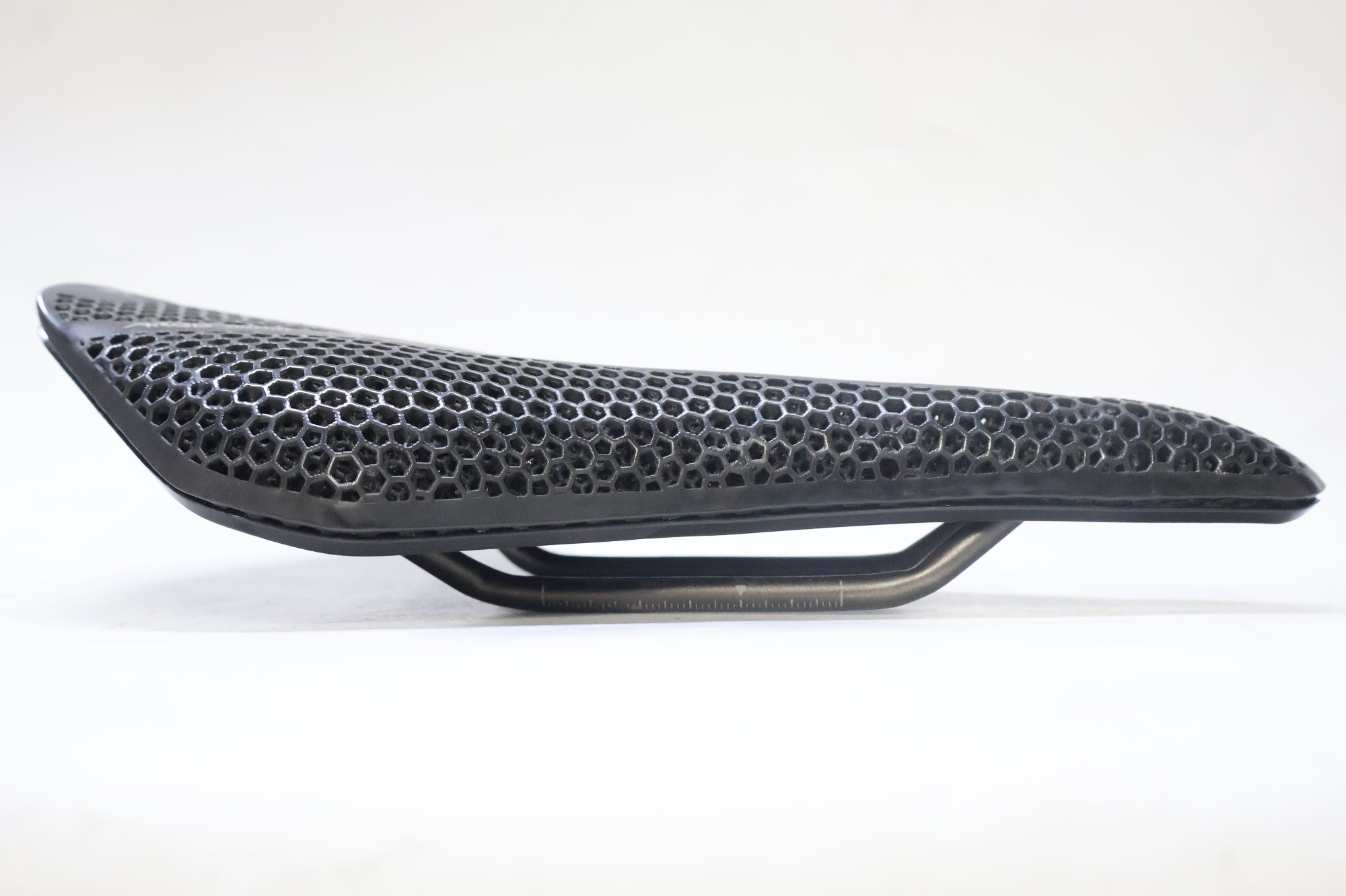 FIZIK 「フィジーク」 ARGO VENTO R3 ADAPTIVE サドル / 高知店