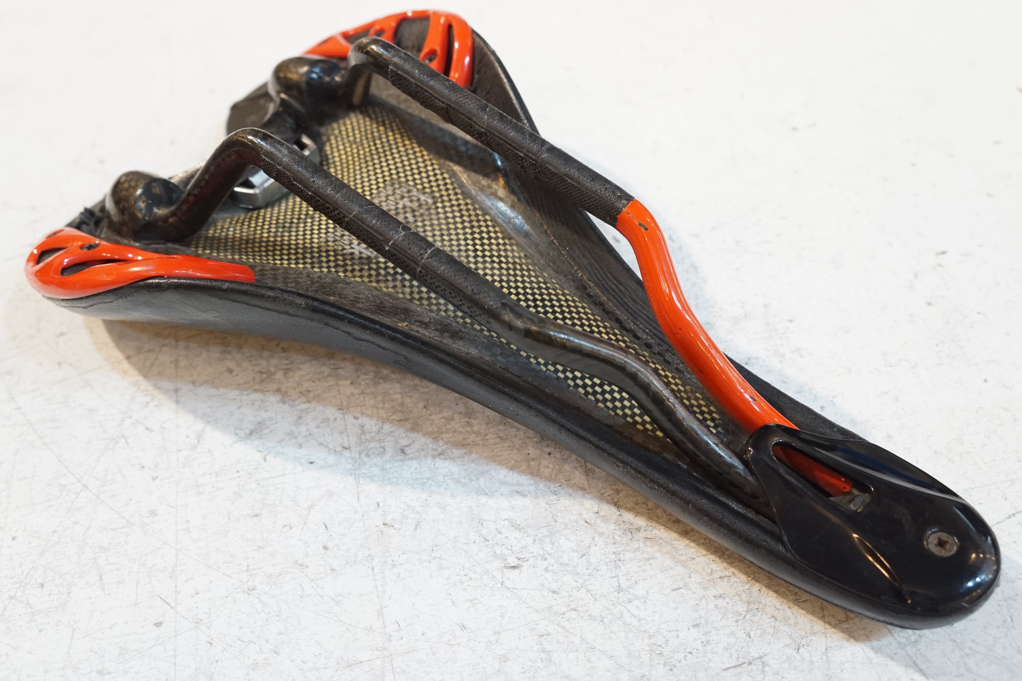 FIZIK 「フィジーク」 TEST ALIANTE VSX サドル / バイチャリ浦和ベース