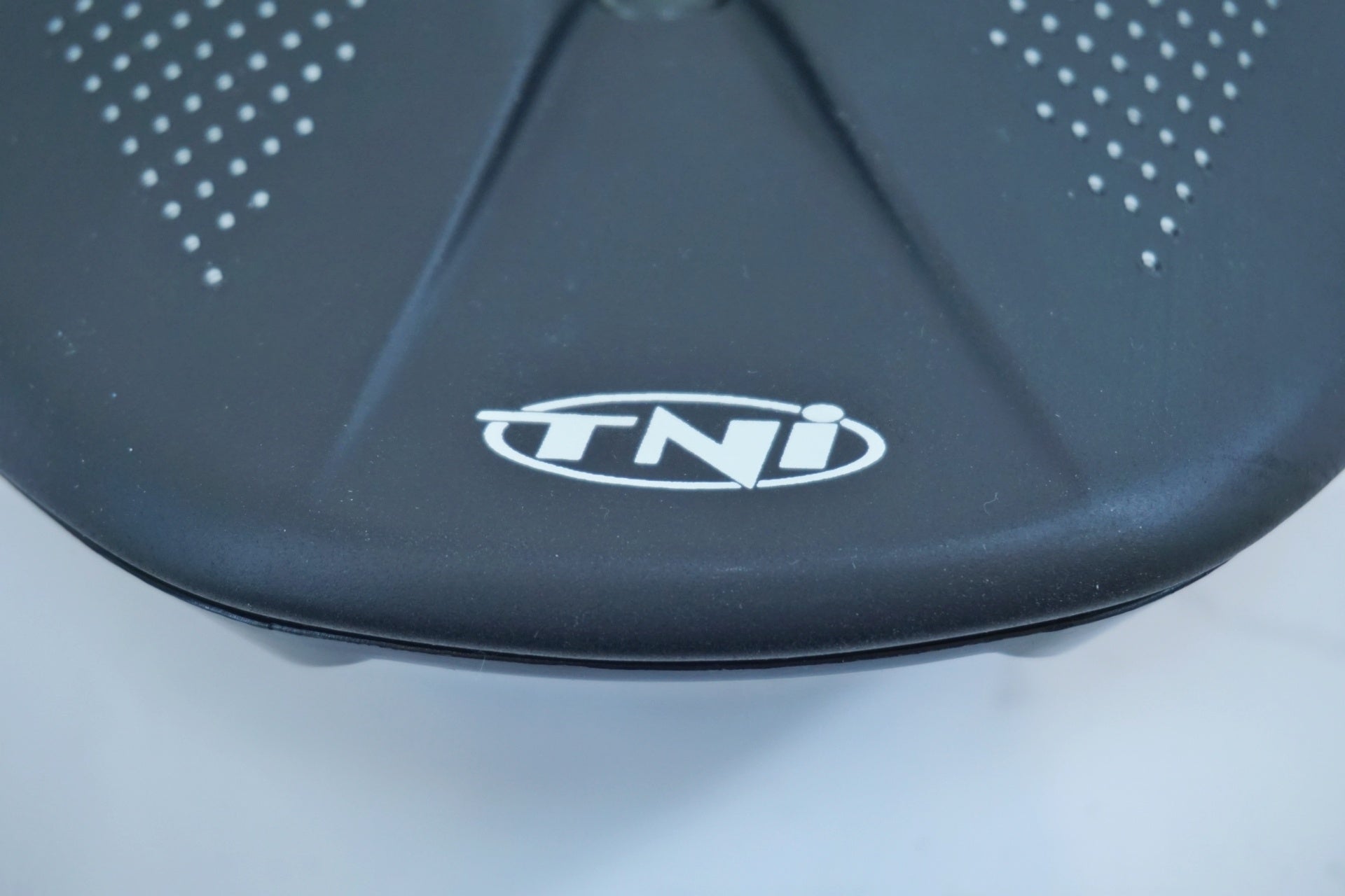 TNI 「ティーエヌアイ」 COMFORT FLY サドル / 有明ガーデン店