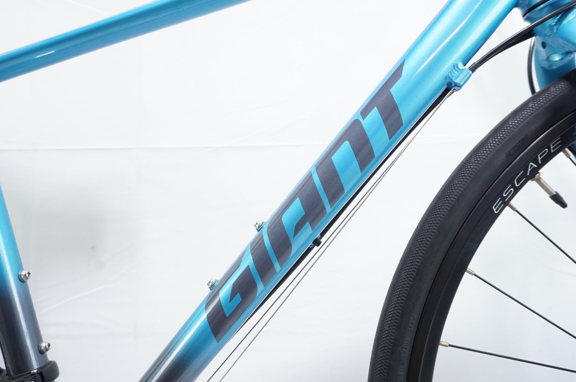 GIANT 「ジャイアント」 ESCAPE R3 DISC MS 2022年モデル クロスバイク / 中目黒店