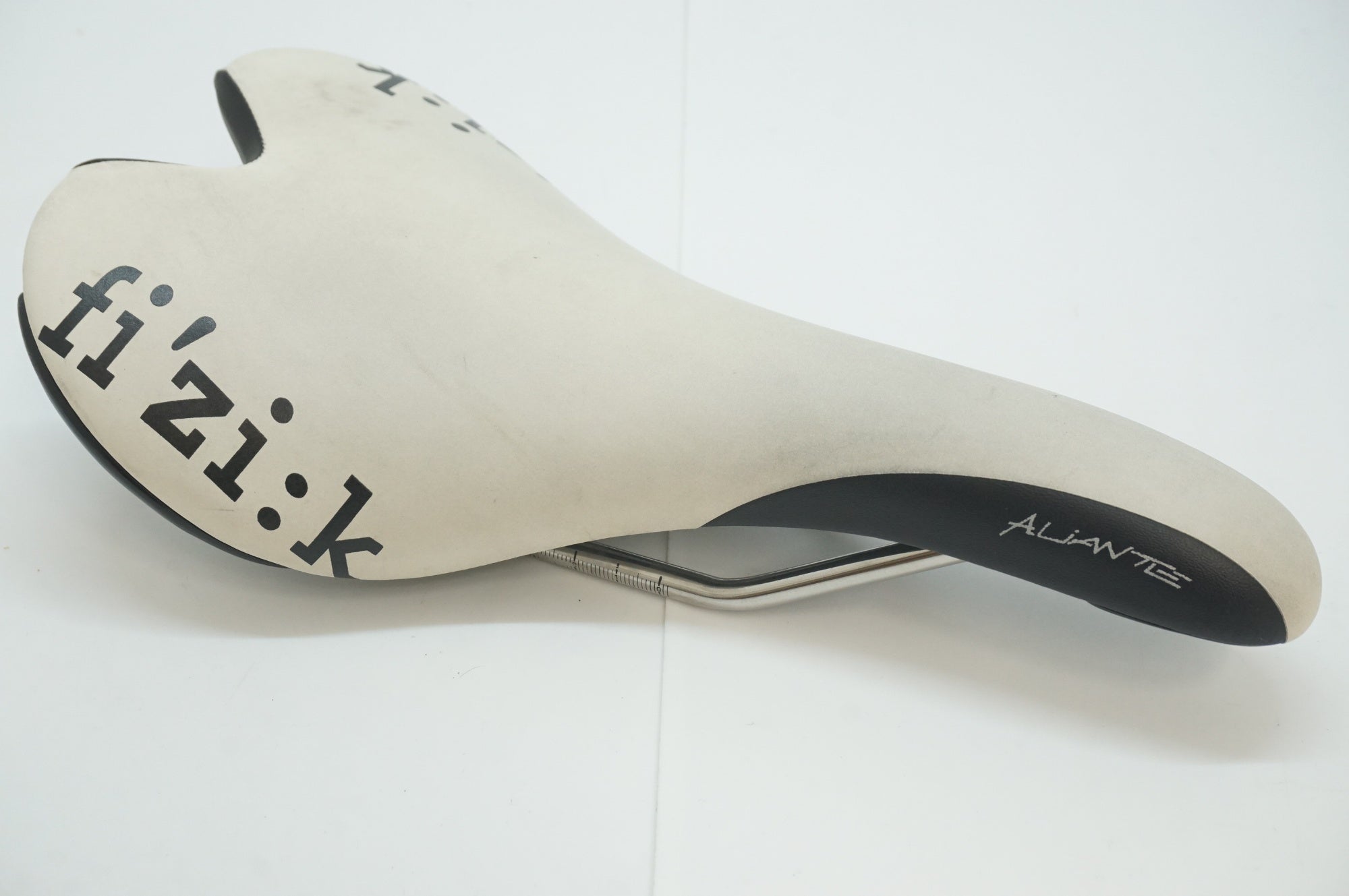 FIZIK 「フィジーク」 ALIANTE サドル / 福岡店 ｜ バイチャリ公式
