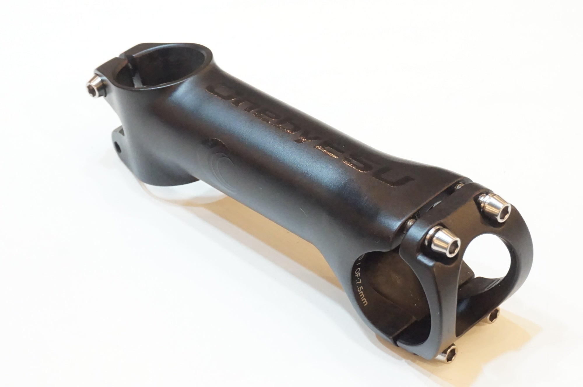 「ワンバイエス」φ31.8 110mm スージーステム　チタンボルト ONE BY ESU 「ワンバイエス」 スージー 110mm φ31.8 ステム / 浦和
