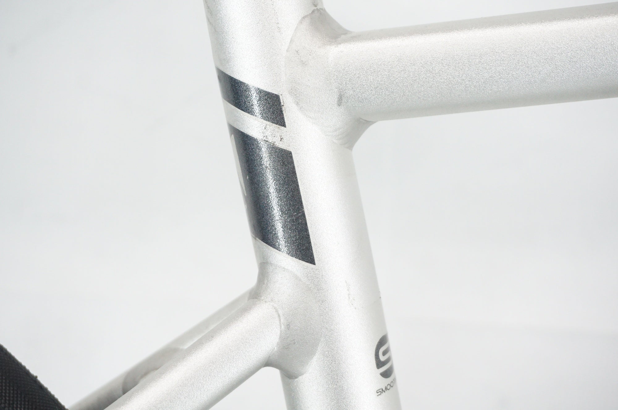 NESTO 「ネスト」 ALTERNA DISC 2025年モデル ロードバイク / 阪急塚口店