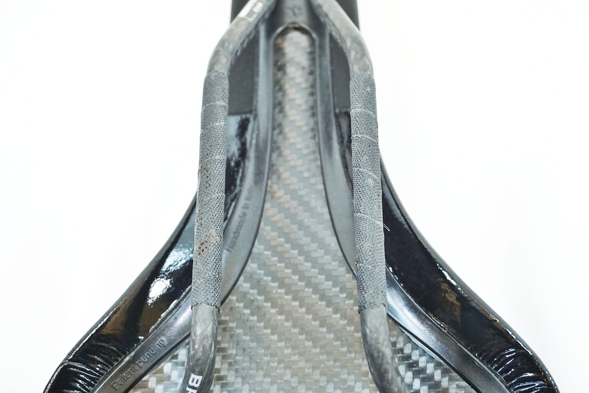 FIZIK 「フィジーク」 ANTARES R1 カーボンレール サドル / 有明ガーデン店