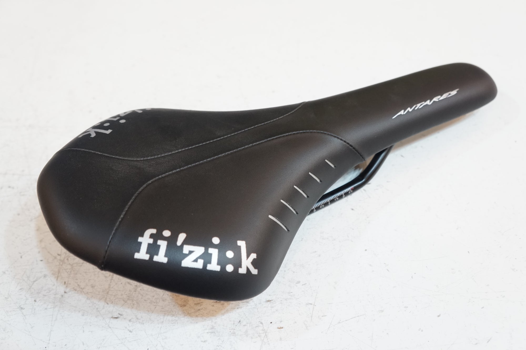 FIZIK 「フィジーク」 ANTARES R7 サドル / バイチャリ浦和ベース