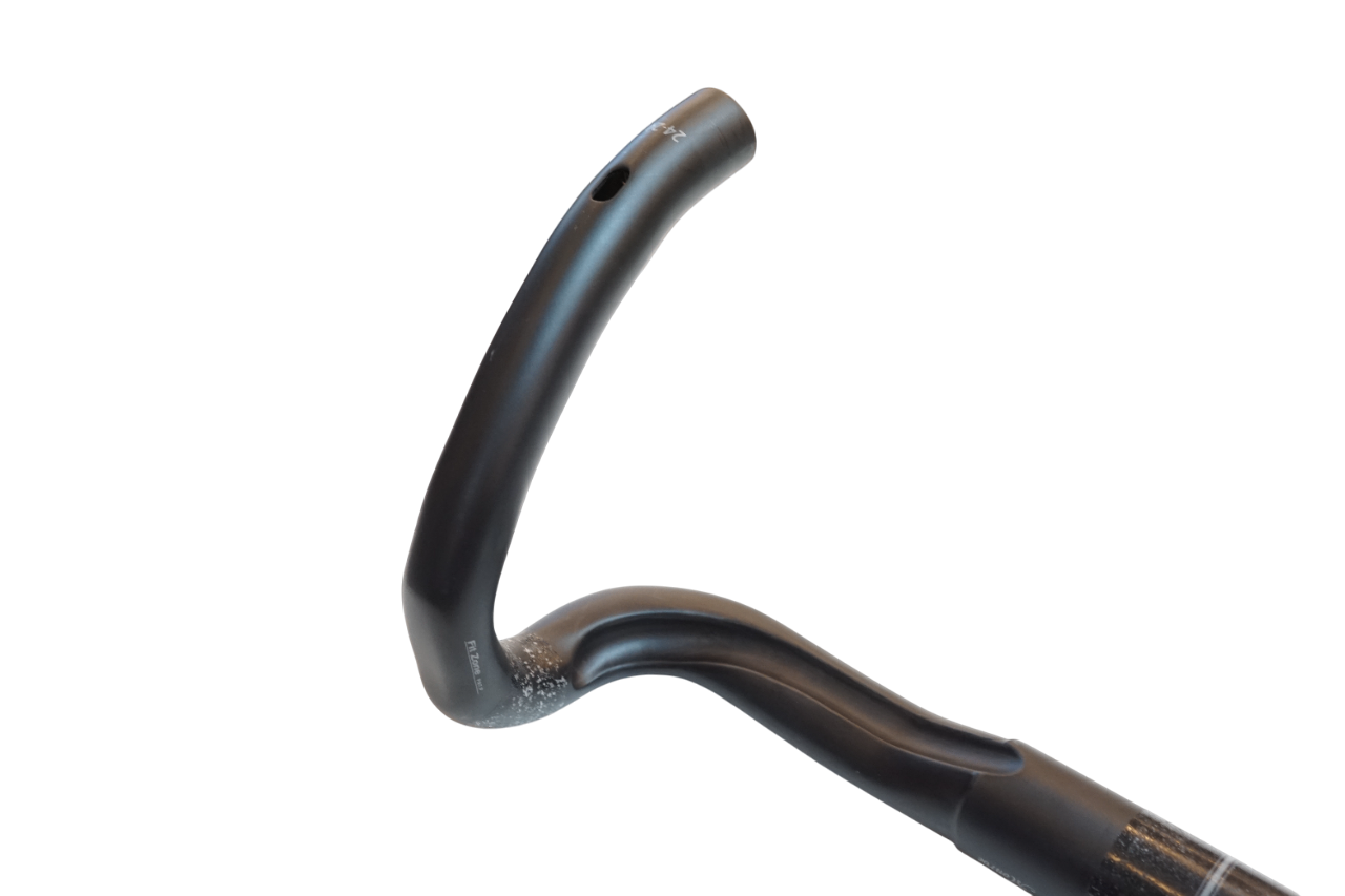 ONEBYESU 「ワンバイエス」 J-CARBON GRAND MONROE SL φ31.8 380mm ハンドル / バイチャリ浦和ベース