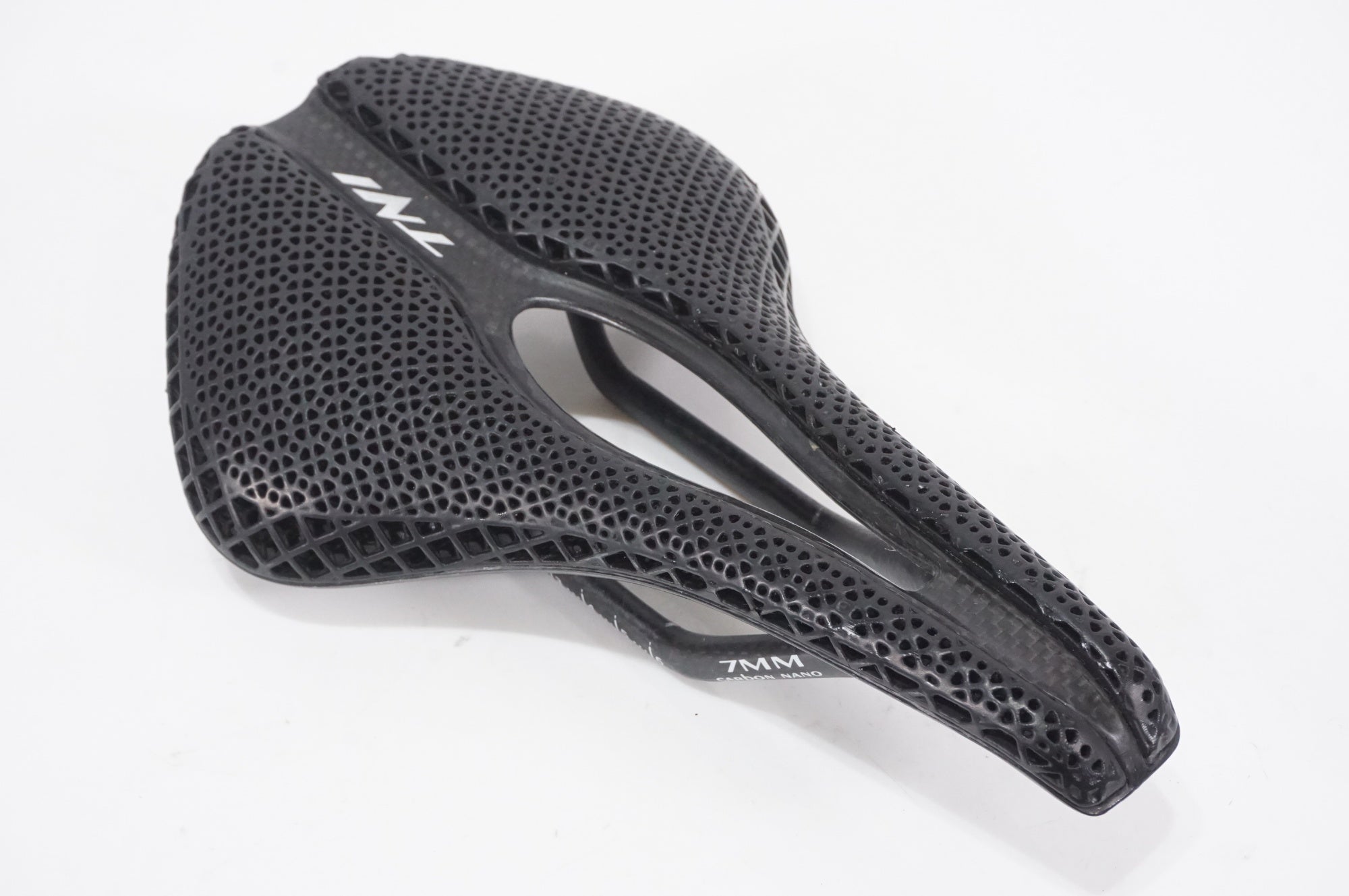 TNI 3D printing II サドル　カーボンレール TNI 「ティーエヌアイ」 3D PRINTING 2 カーボンレールサドル / AKIBA