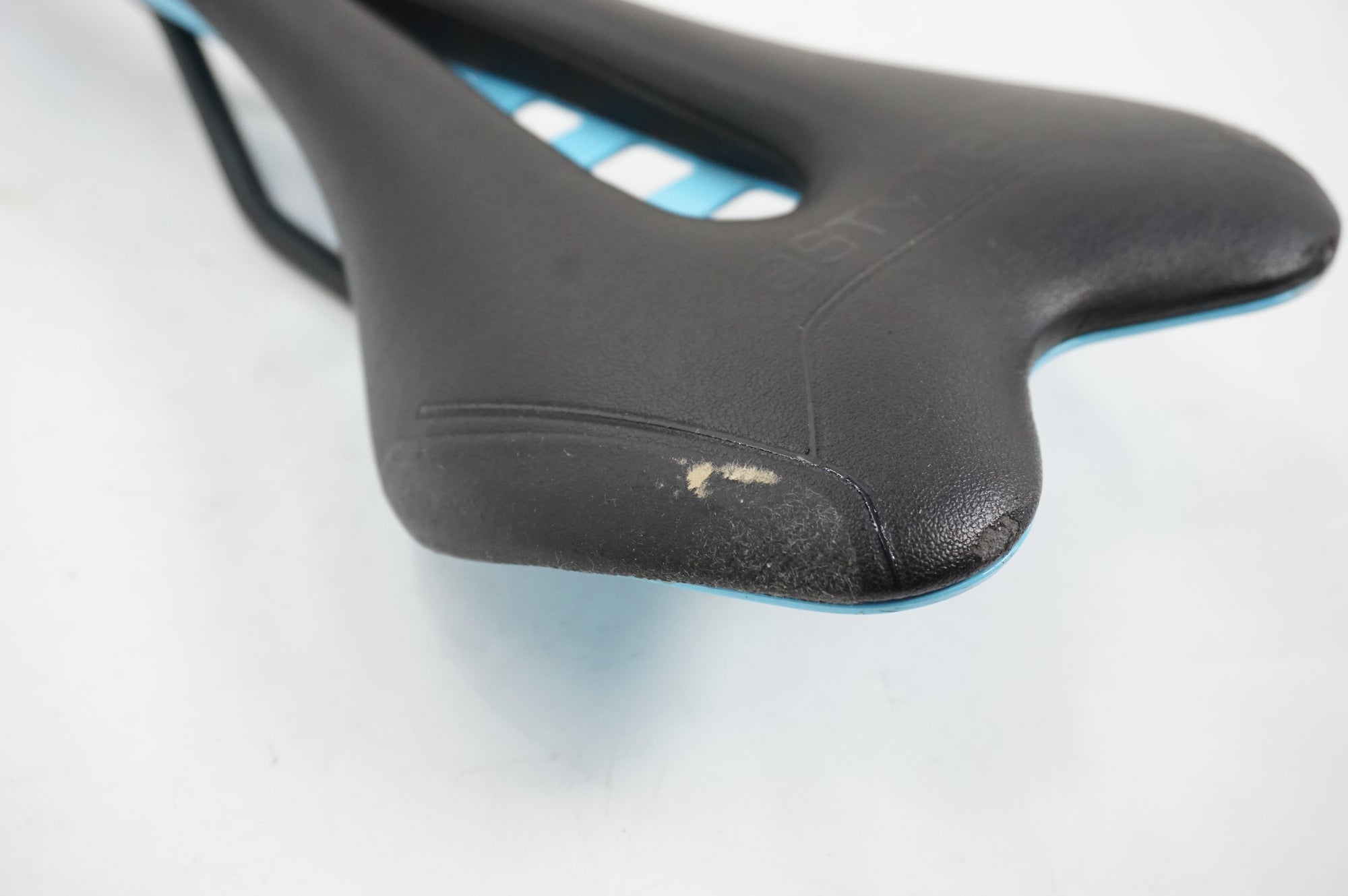 ASTVTE 「アスチュート」 SKYLINE VT サドル / 川越店