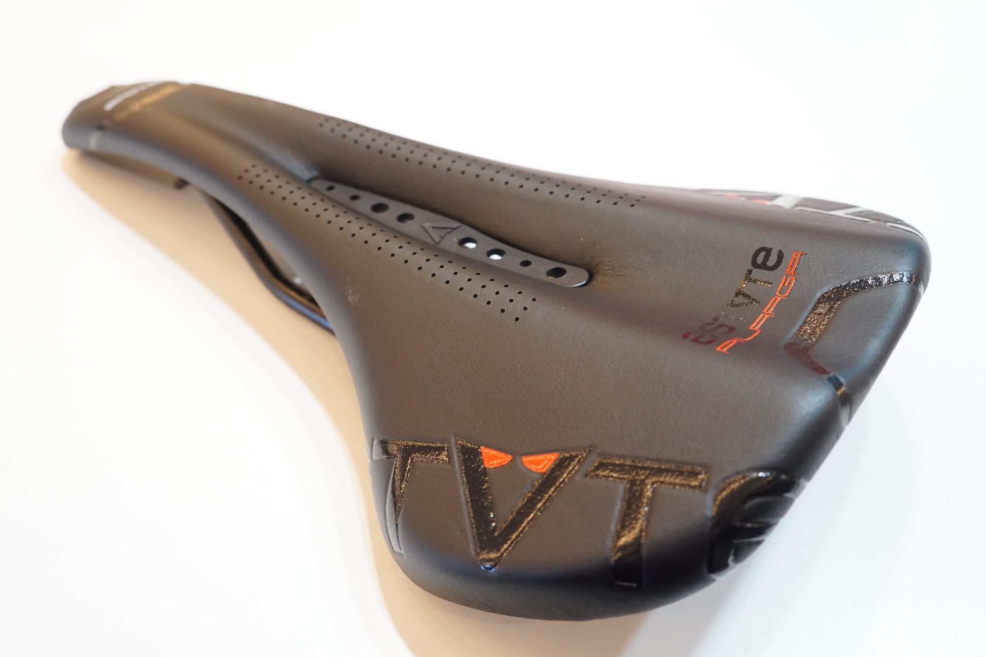 ASTVTE 「アスチュート」 STAR LINE VT サドル / バイチャリ浦和ベース