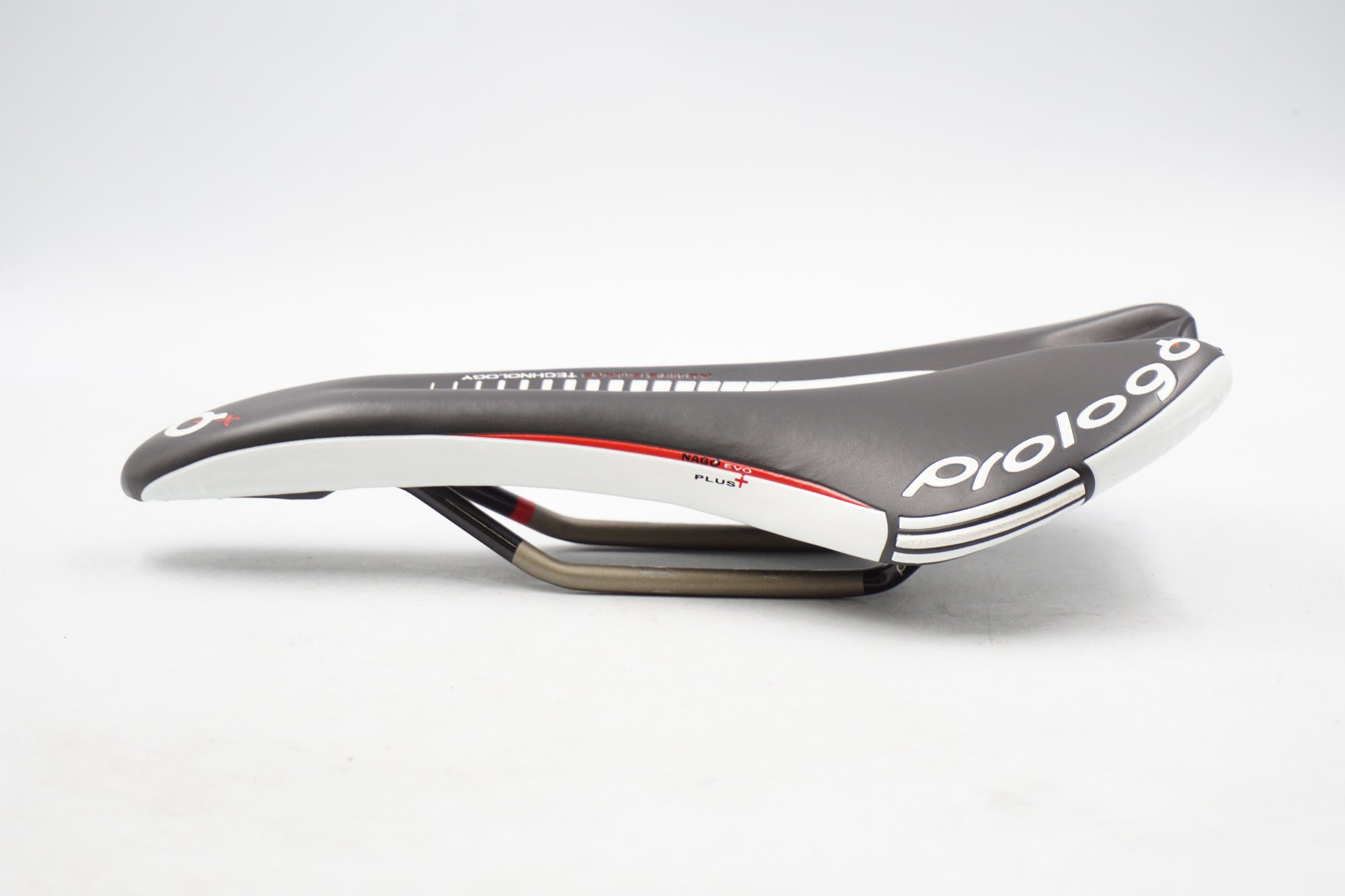 PROLOGO 「プロロゴ」 NAGO EVO PLUS サドル / 奈良店