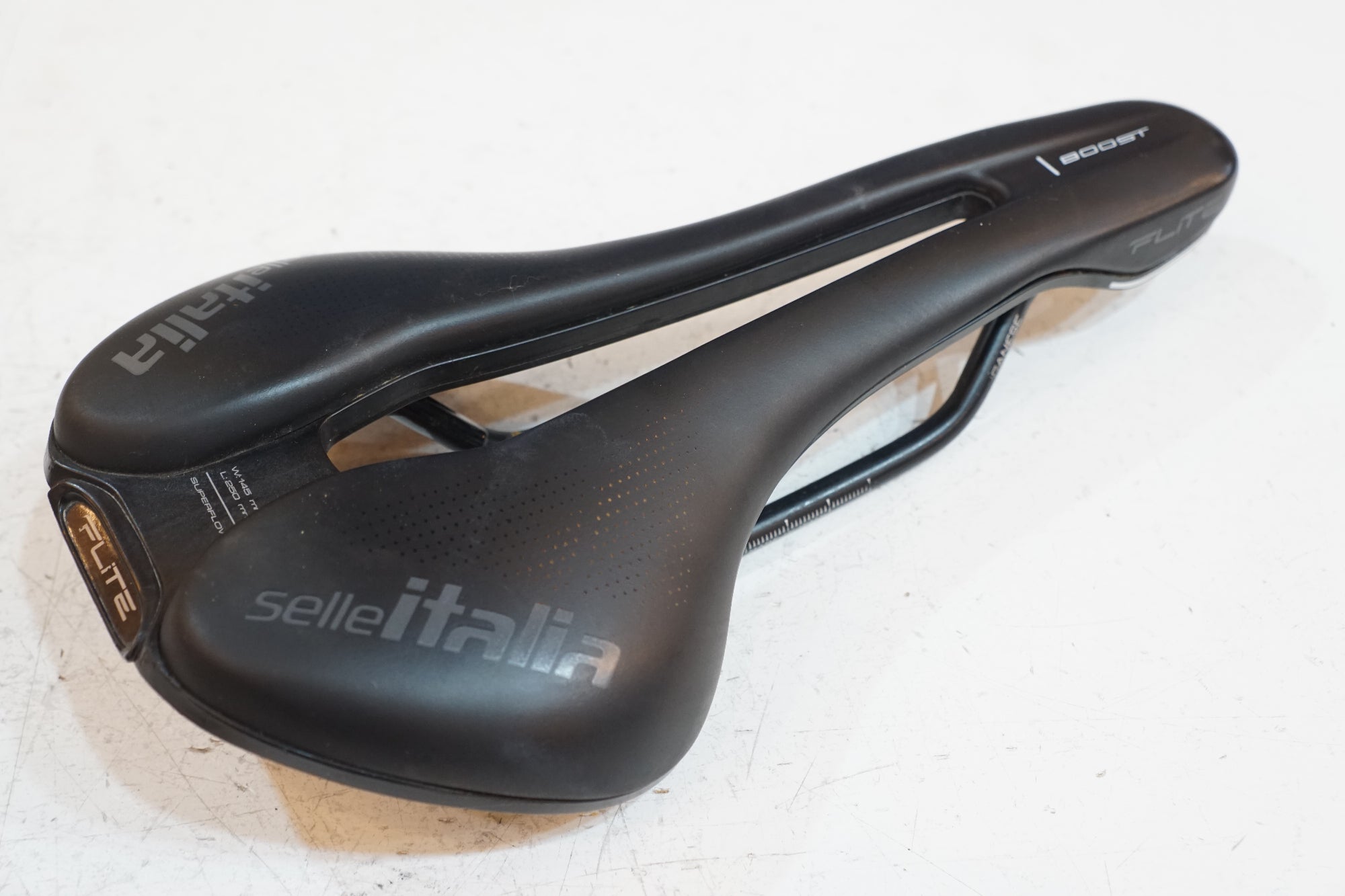 SELLE ITALIA 「セラ イタリア」 BOOST FLITE 145mm サドル / バイチャリ浦和ベース