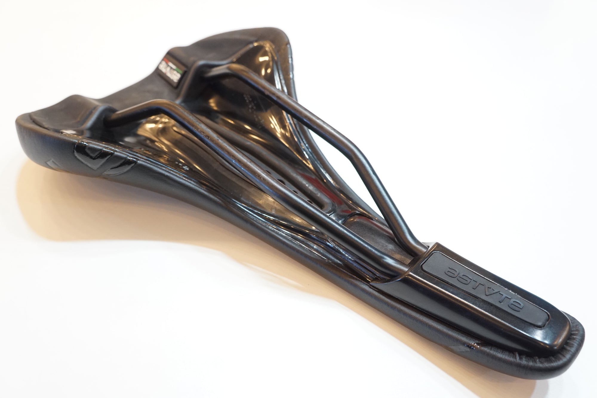 ASTVTE 「アスチュート」 STAR LINE VT サドル / バイチャリ浦和ベース