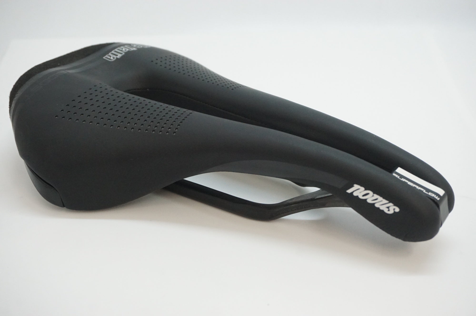 SELLE ITALIA 「セライタリア」 NOVUS サドル / 福岡アイランド