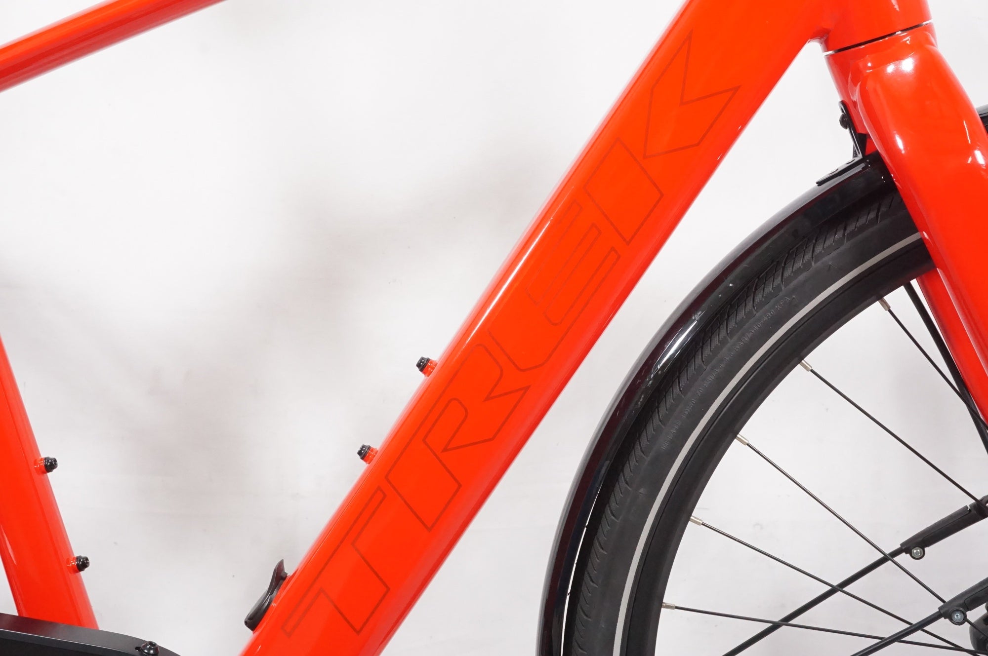 TREK 「トレック」 FX+2 2024年モデル 電動アシスト自転車 / AKIBA店