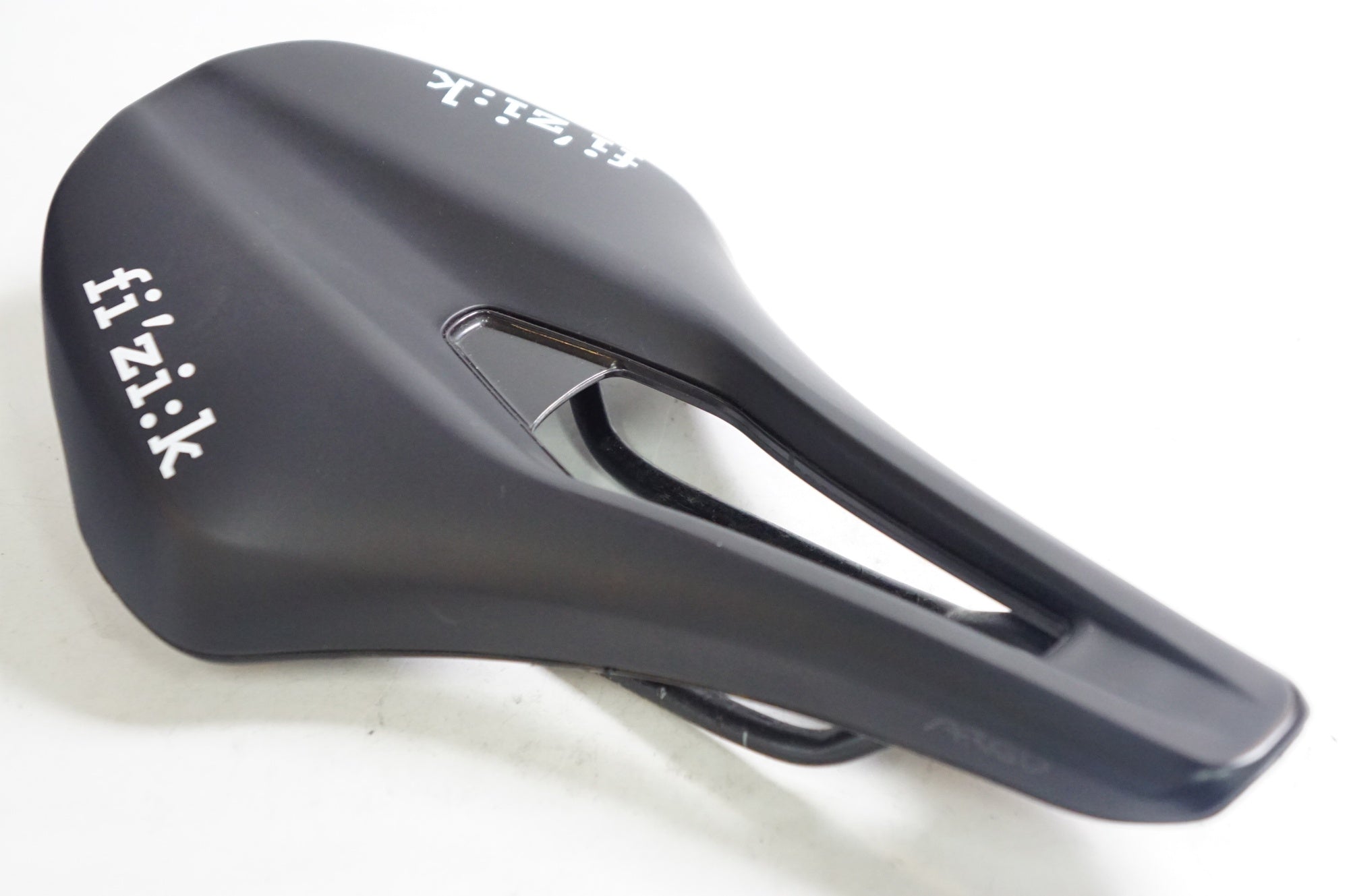 新品未使用 fi'zi:k TEMPO ARGO R5（150mm）ロードサドル FIZIK 「フィジーク」 TEMPO ARGO R5 サドル / 熊谷本店 ｜ バイチャリ