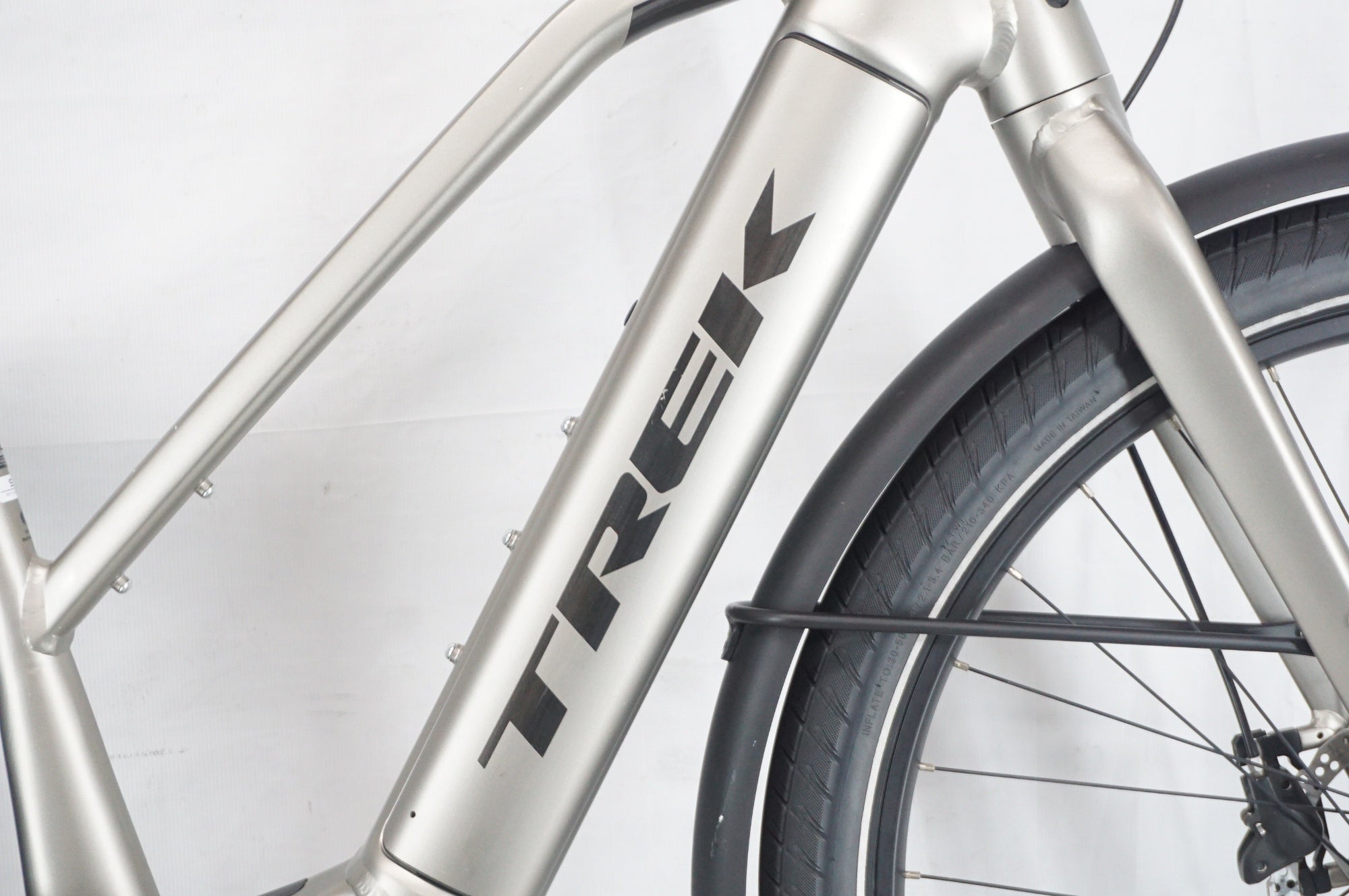 TREK 「トレック」 ALLANT+8 2022年モデル E-BIKE / 阪急塚口店