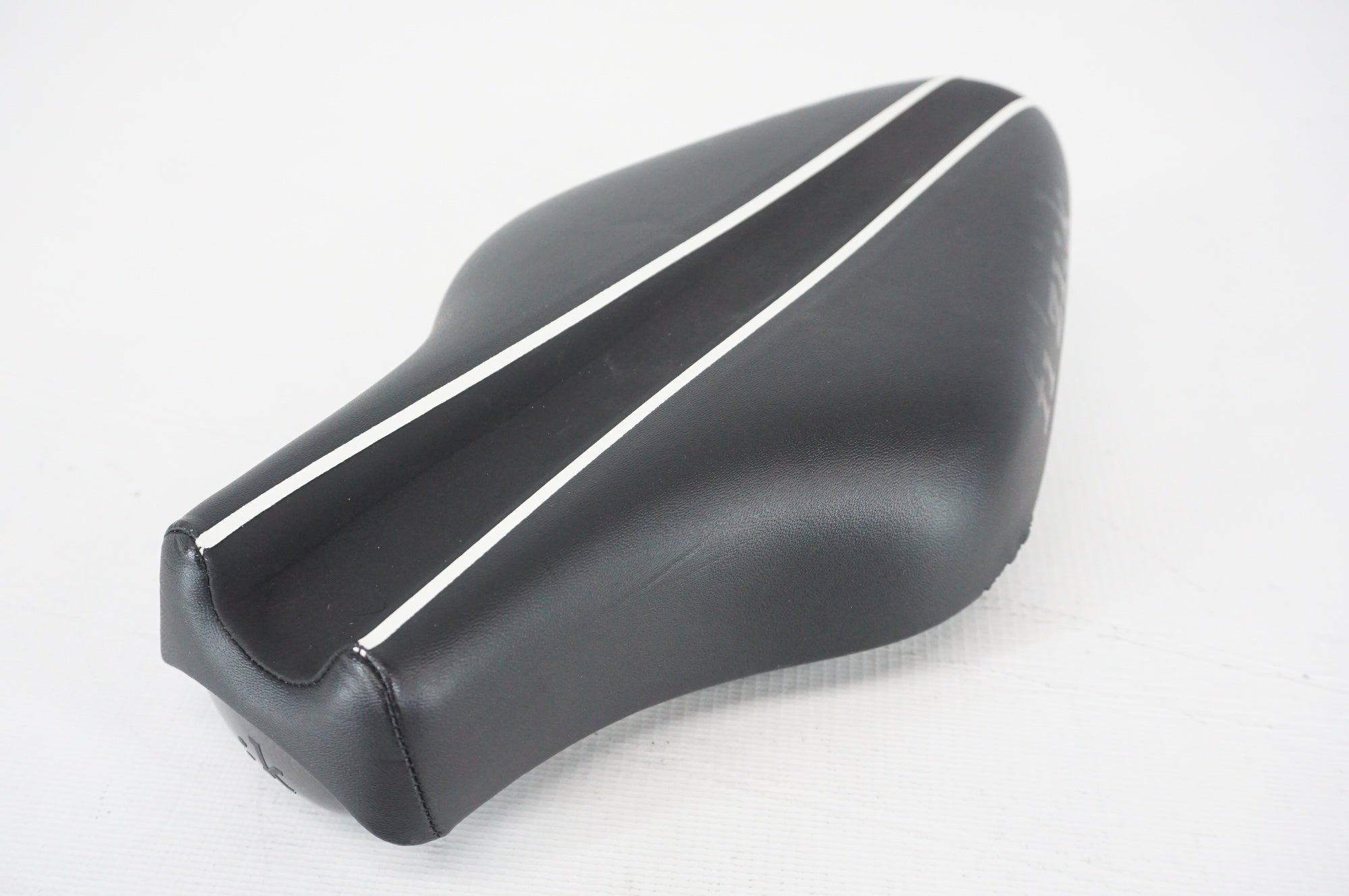 FIZIK 「フィジーク」 TRITONE サドル / 阪急塚口店