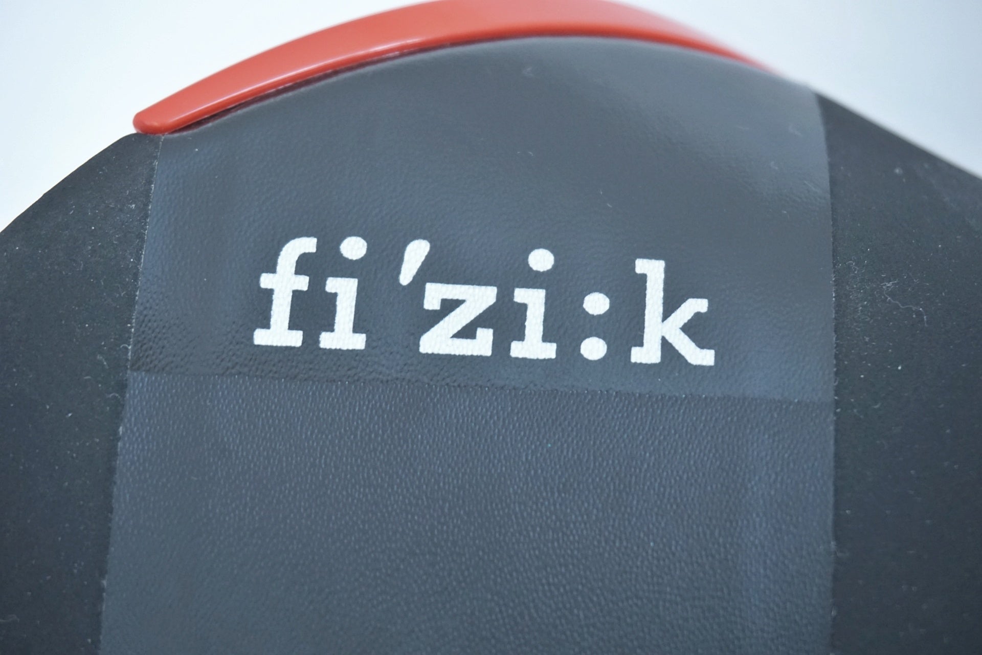FIZIK 「フィジーク」 ALIANTE R1 サドル / 有明ガーデン店