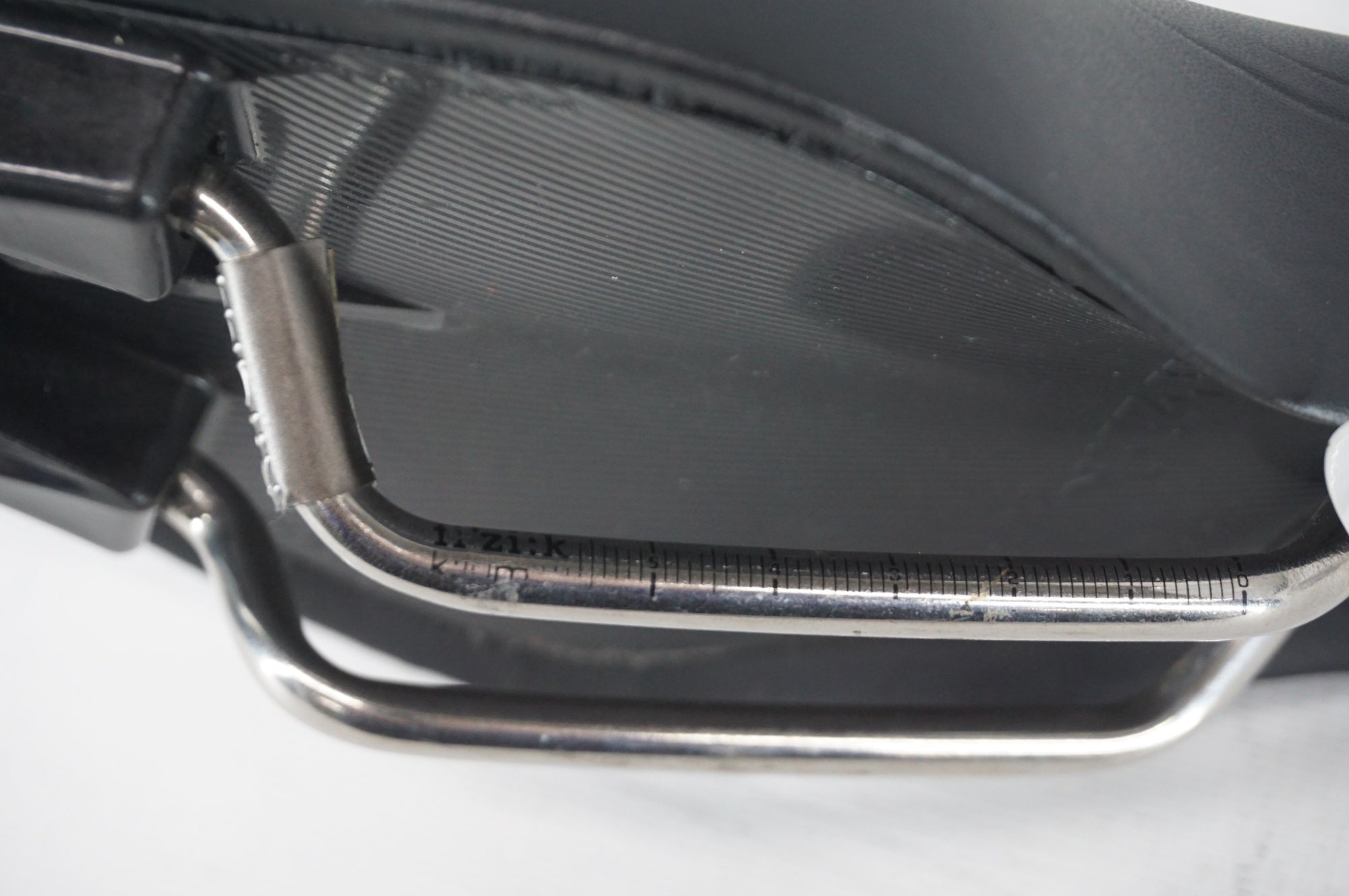 FIZIK 「フィジーク」 TRITONE サドル / 阪急塚口店